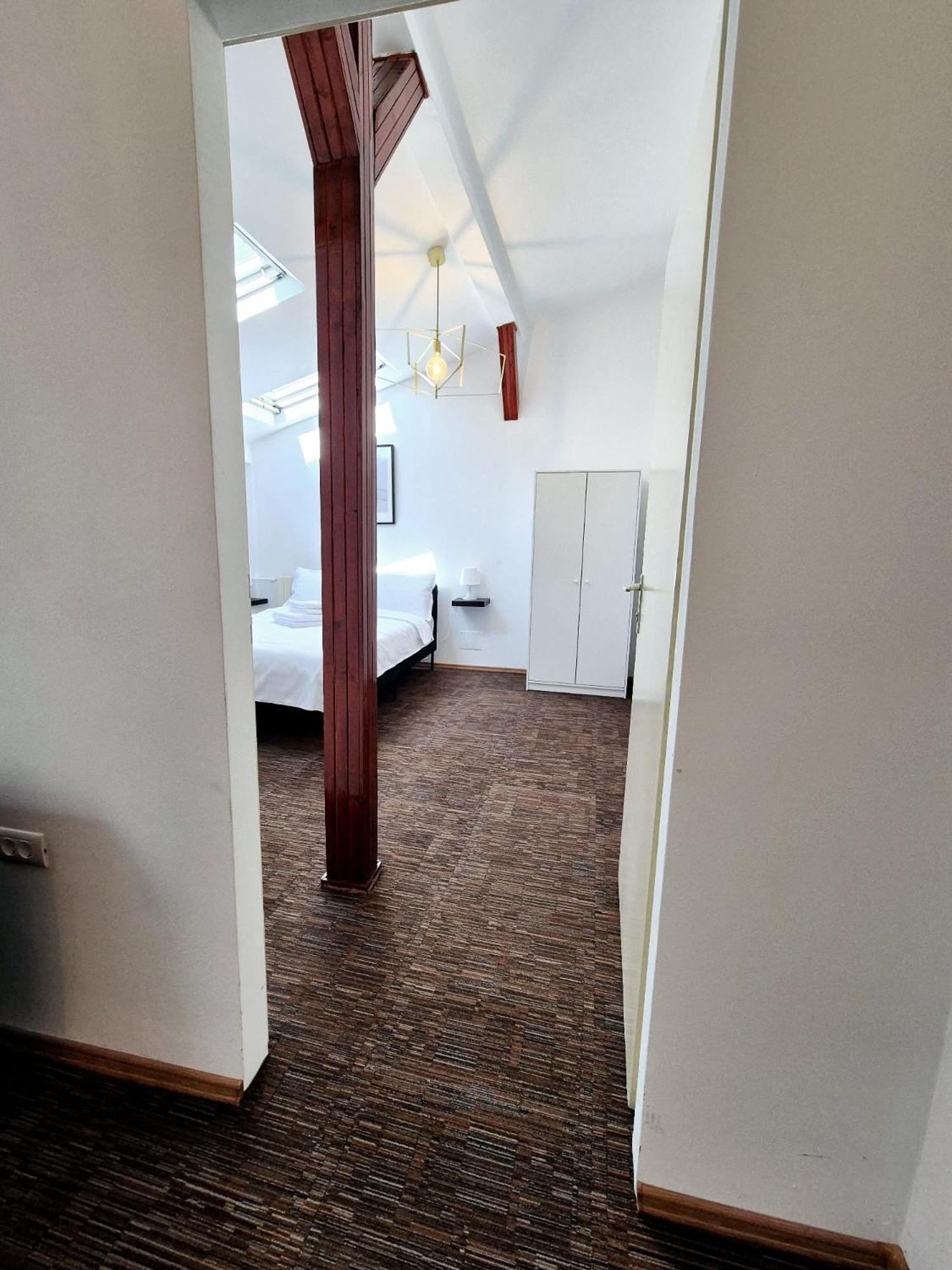 Boutique Old 4 *