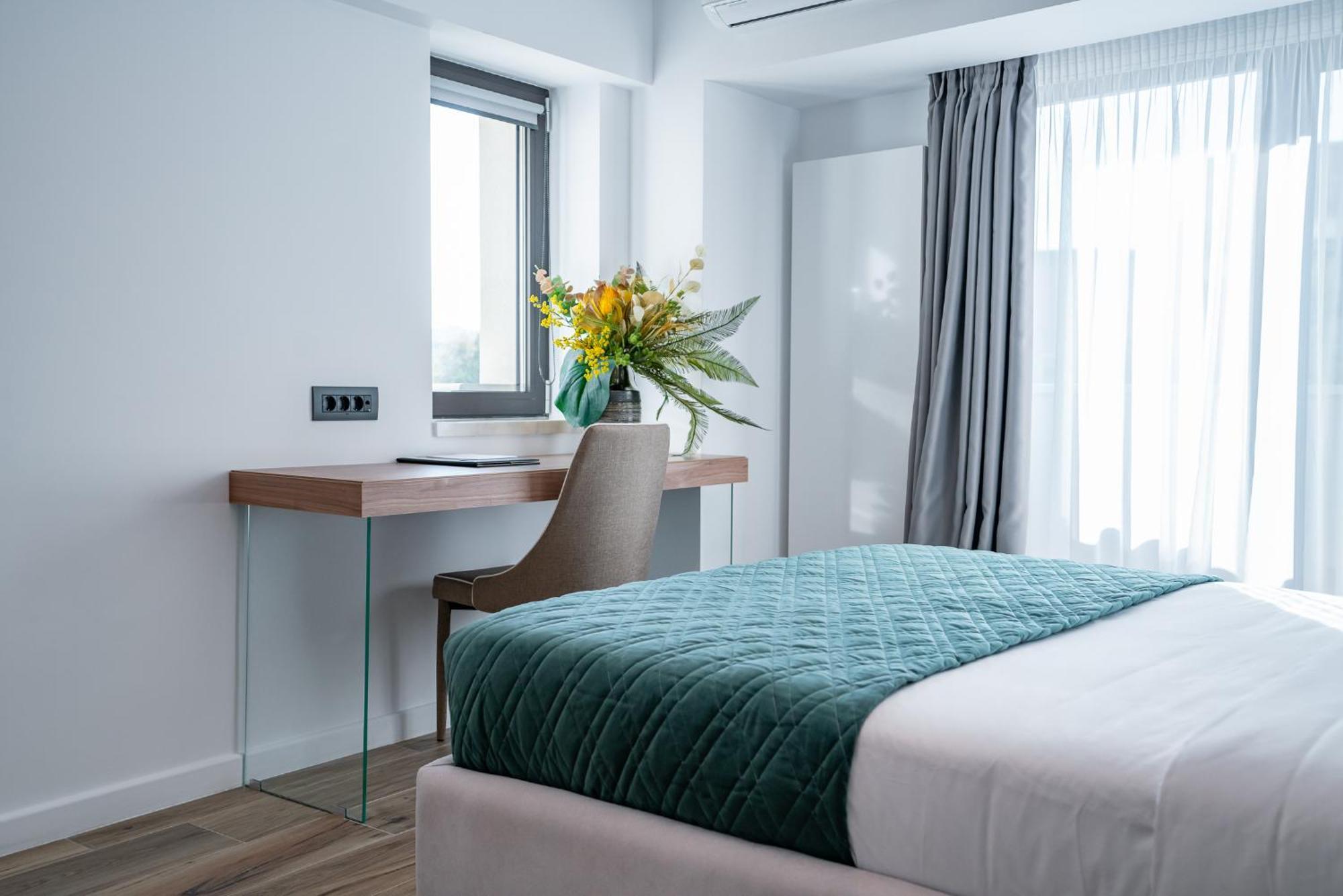 Novos Luxury Hotel *