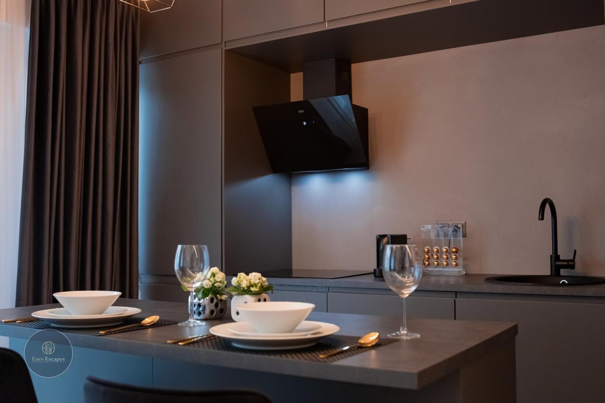 Executive Duplex With Balcony, Skyline Views & Free Parking * Bucharest