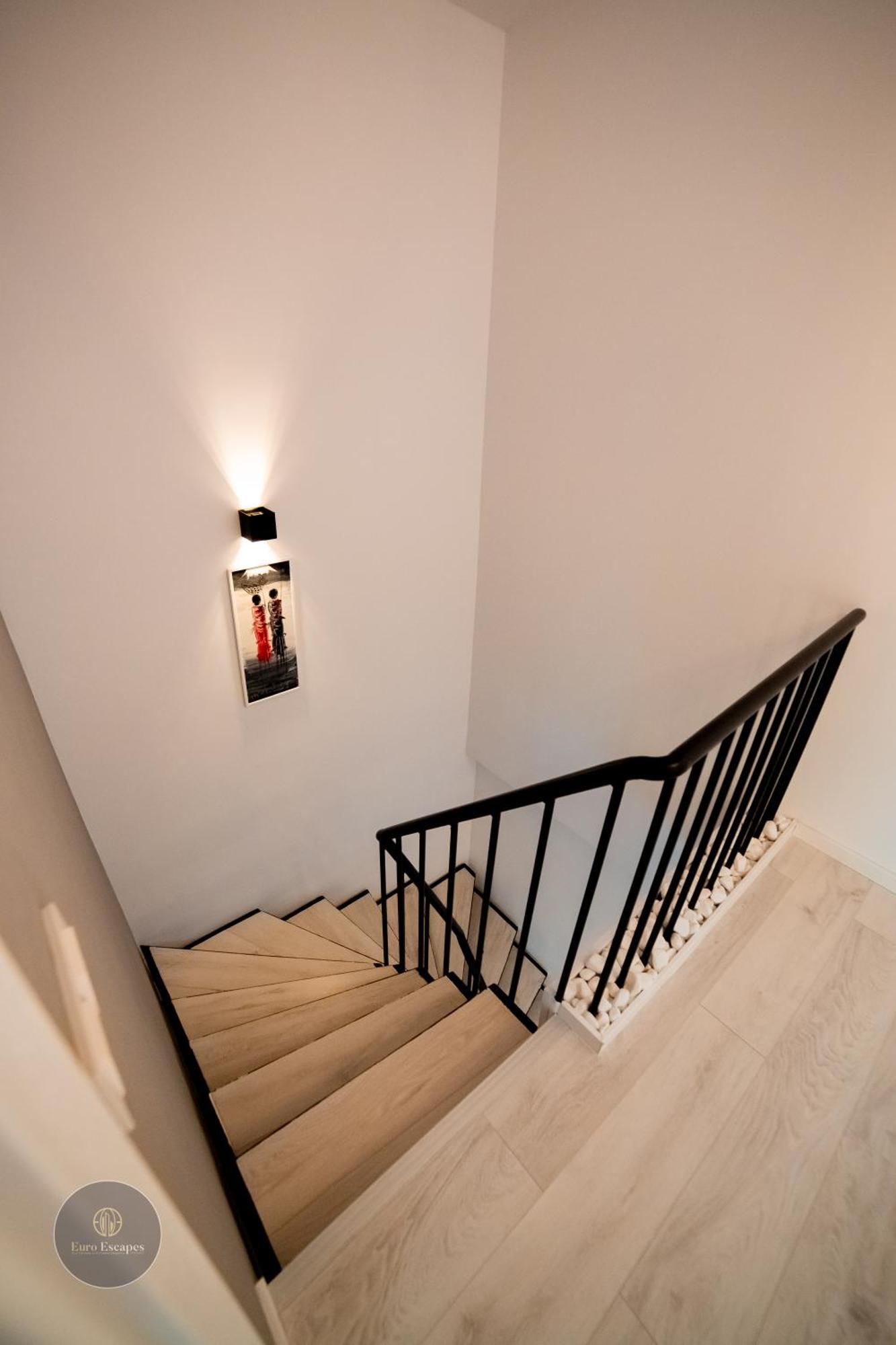 Executive Duplex With Balcony, Skyline Views & Free Parking Apartment *