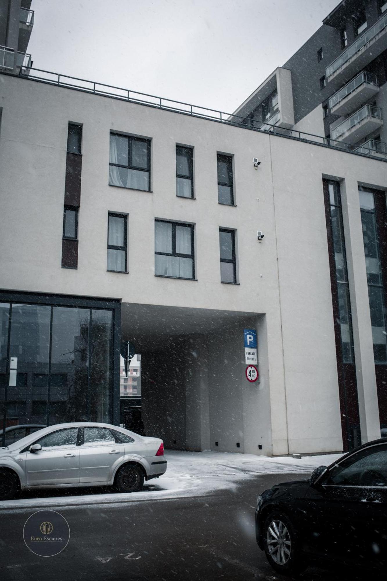 Apartment Executive Duplex With Balcony, Skyline Views & Free Parking *