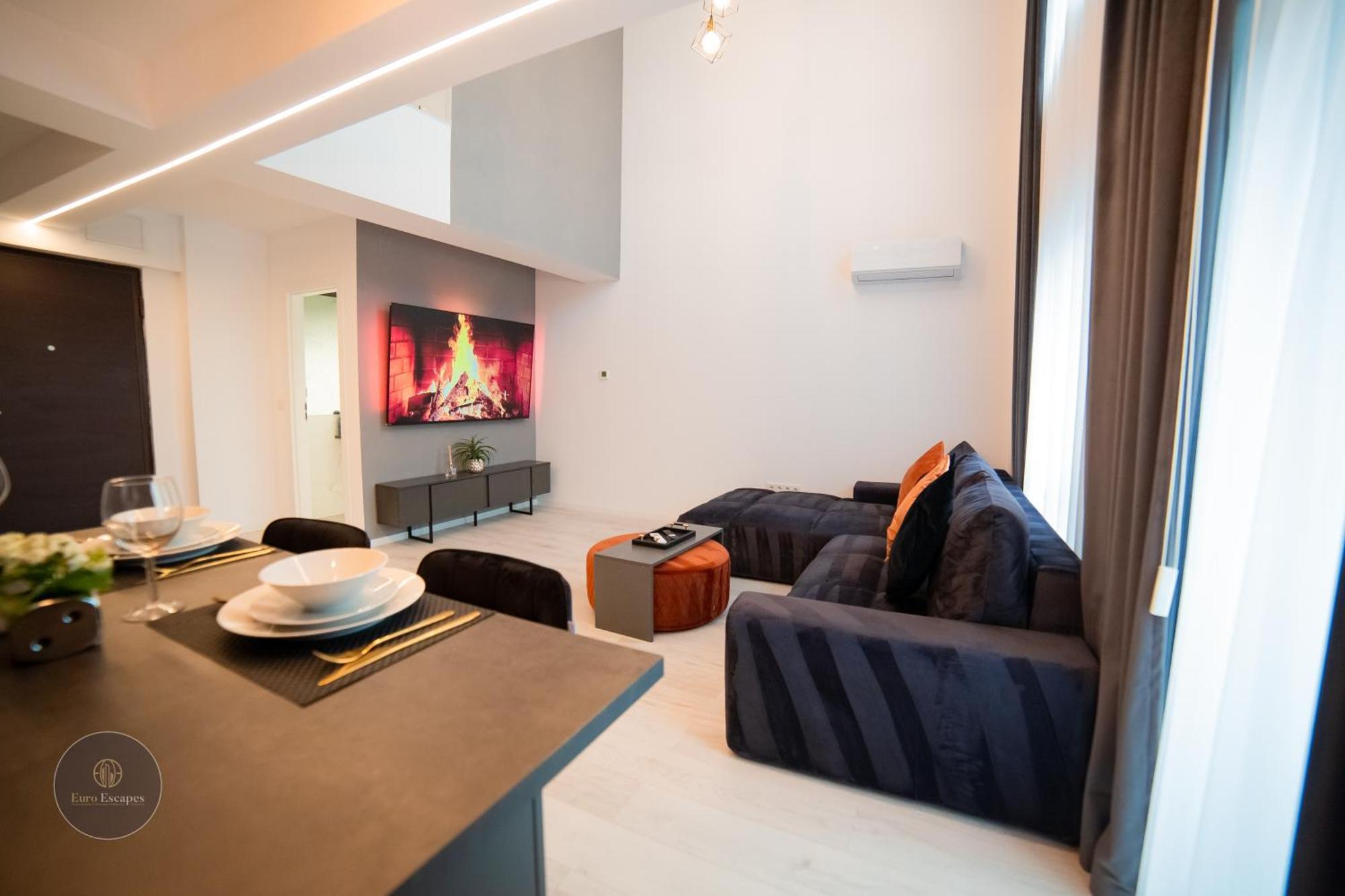 Executive Duplex With Balcony, Skyline Views & Free Parking Bucharest