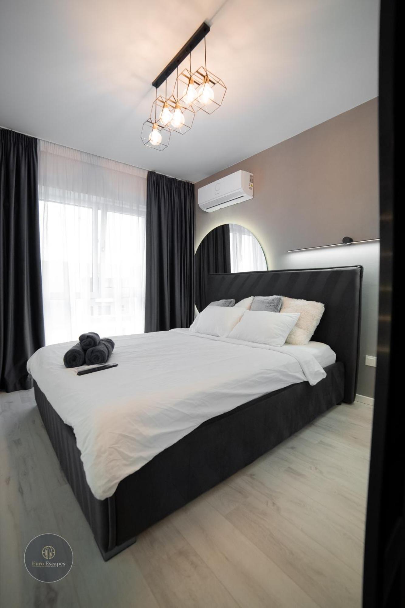 Apartment Executive Duplex With Balcony, Skyline Views & Free Parking *