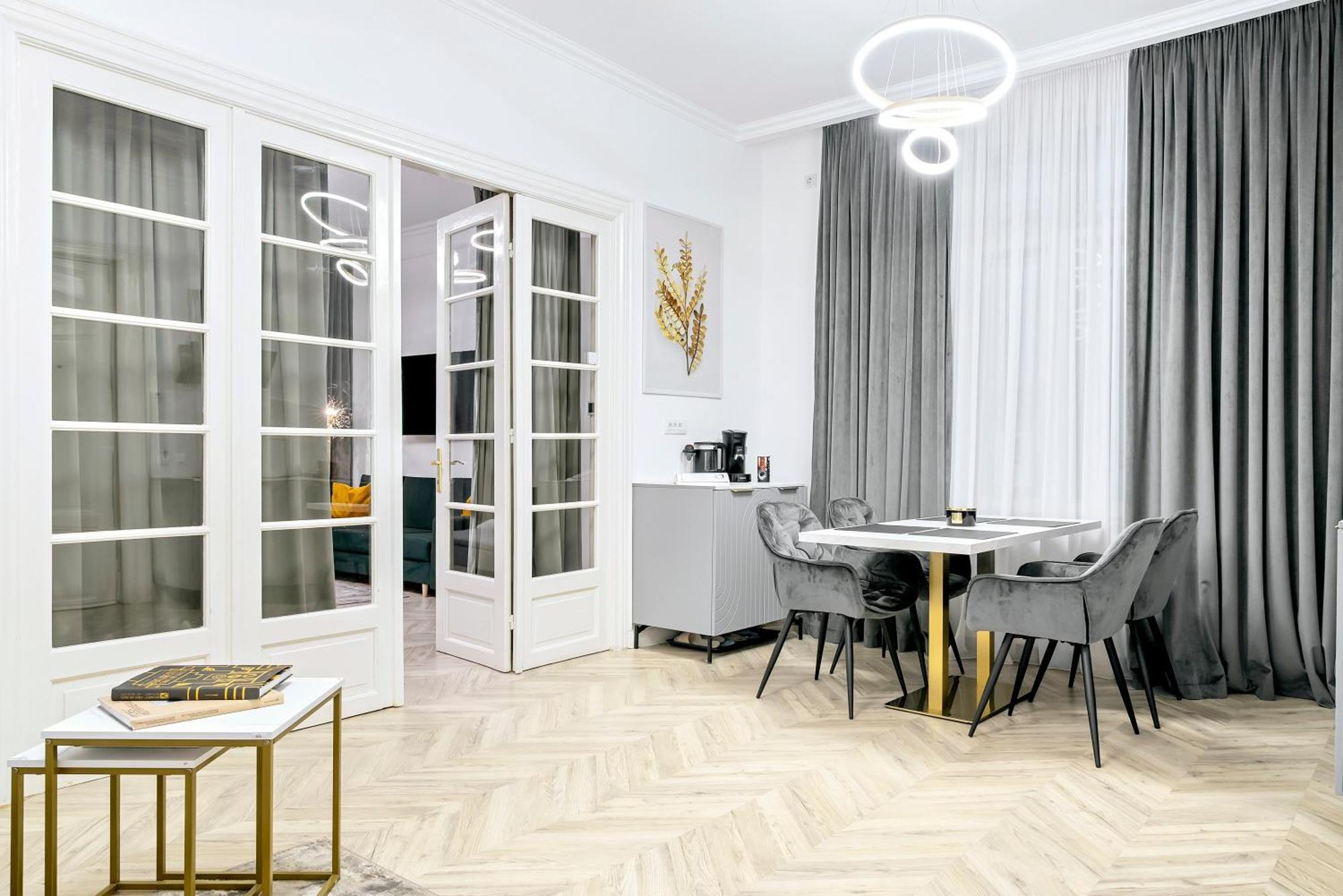 Apartment High Ceilings Garden - Parking Bucharest