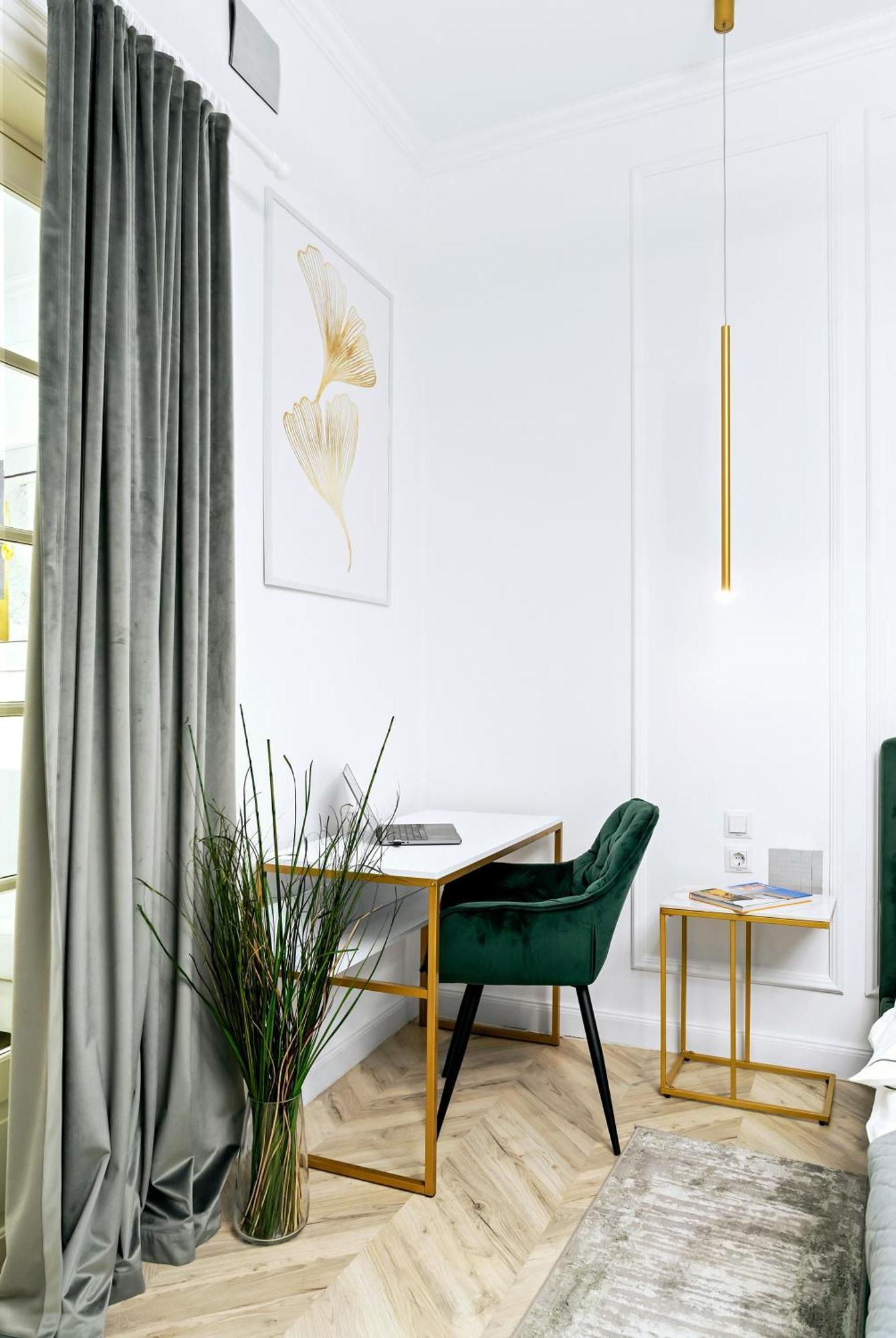 High Ceilings Garden - Parking Apartment *