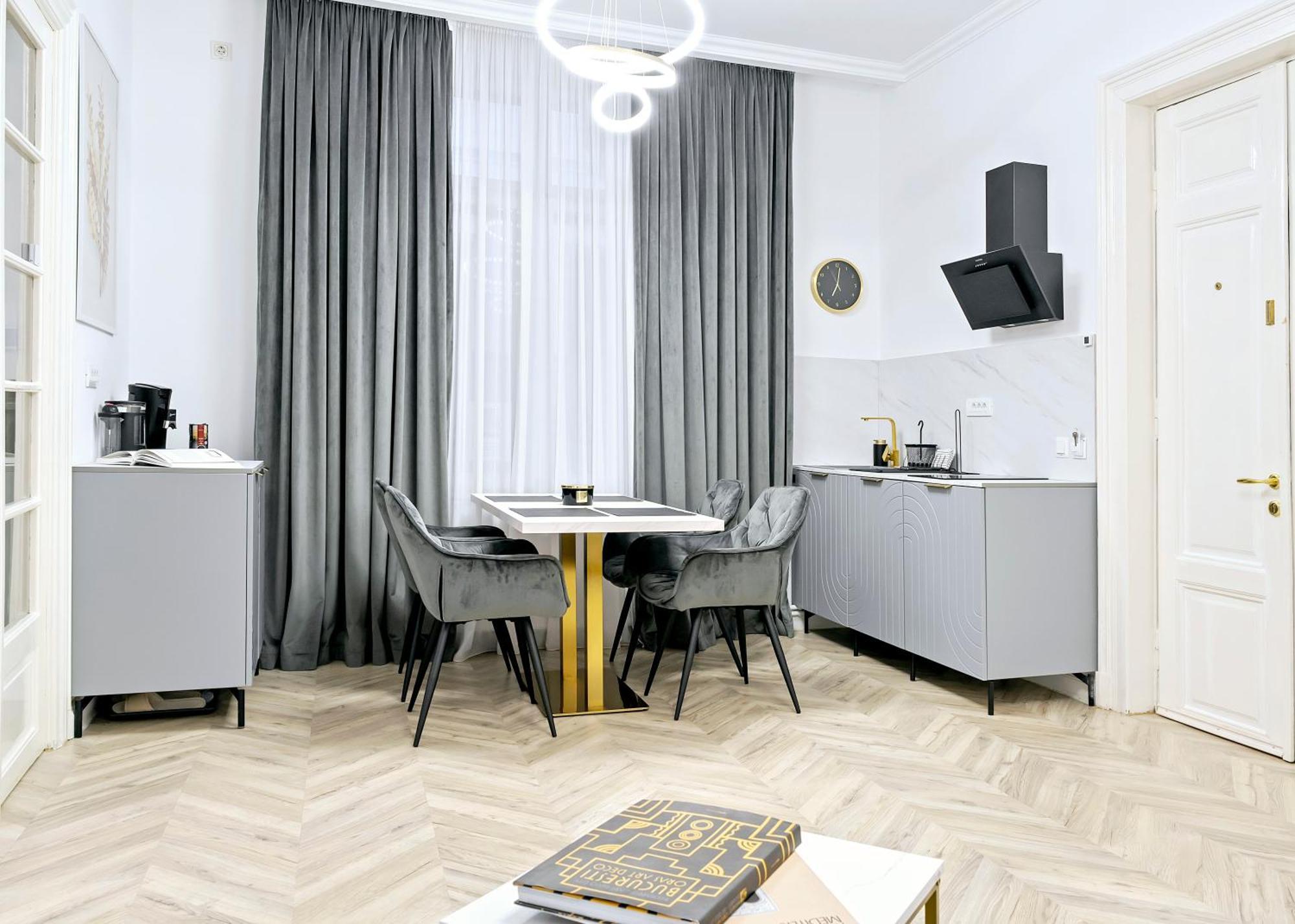 High Ceilings Garden - Optional Parking Apartment *