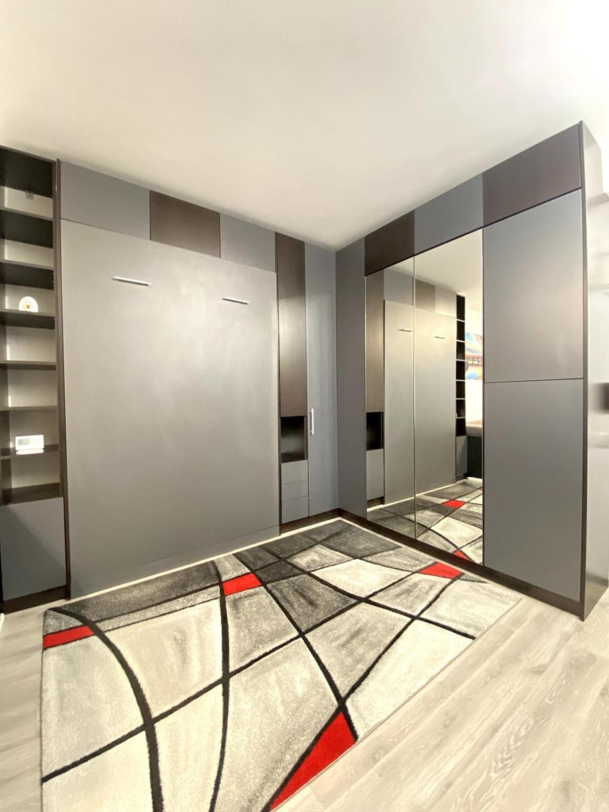 Apartment At Carol Park