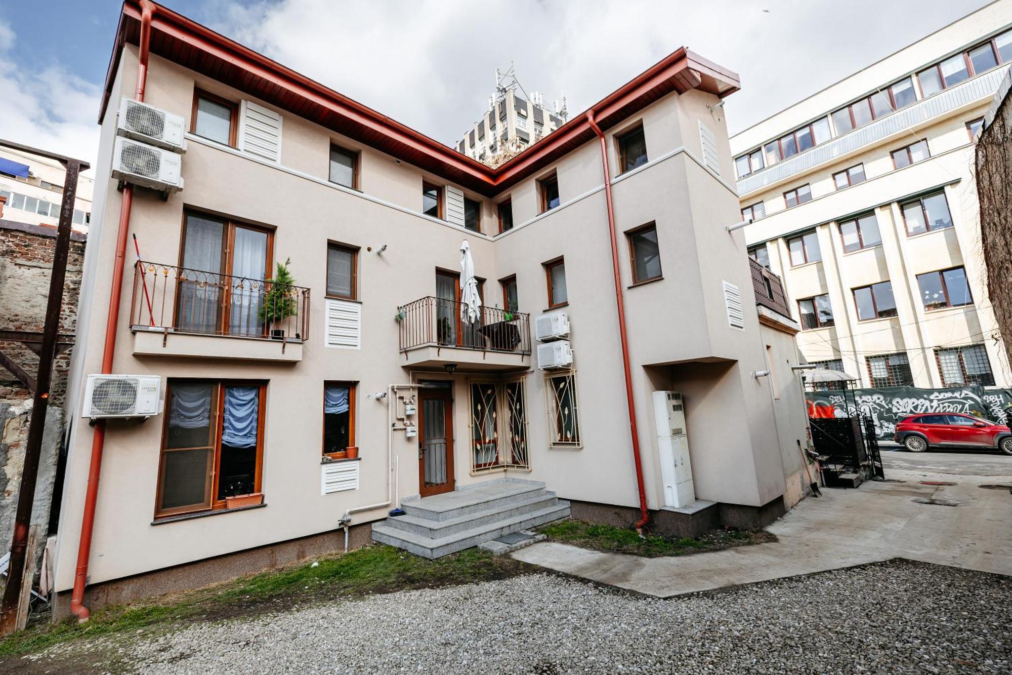Piata Romana - Mendeleev 33 Bucharest