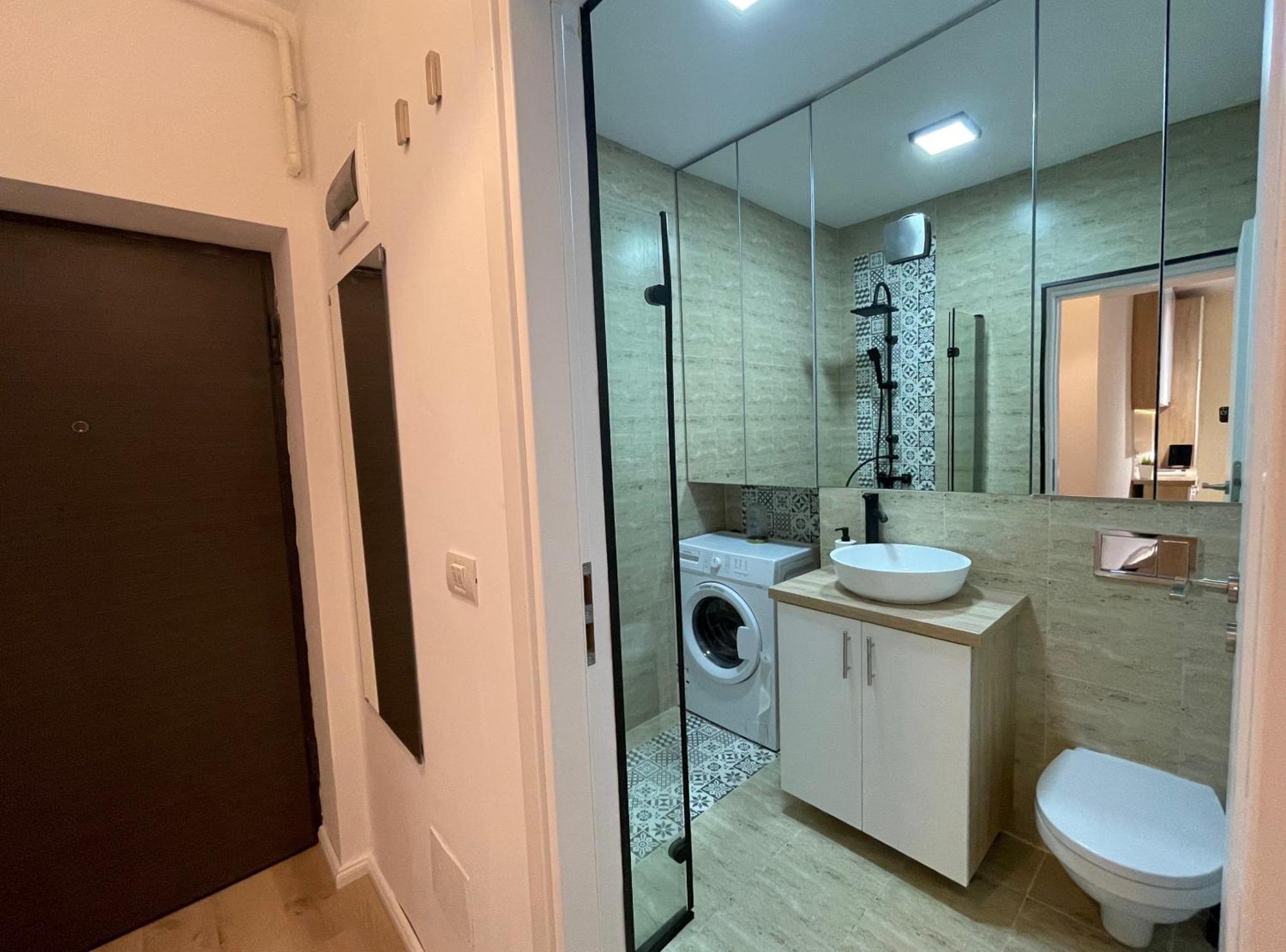 Romantic Rendezvous Apartment Bucharest