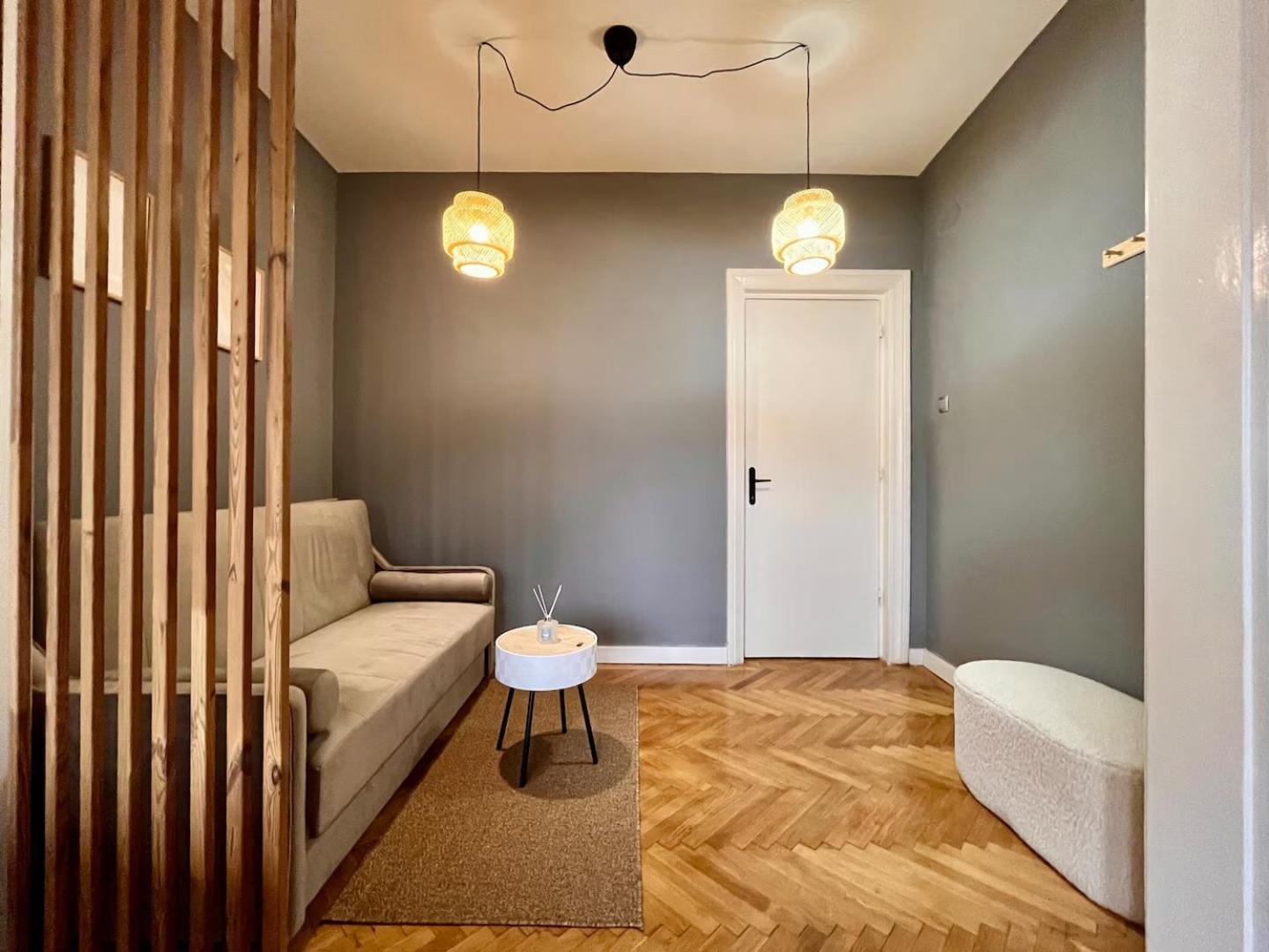 Woodie With Premium Comfort By Piata Unirii * Bucharest