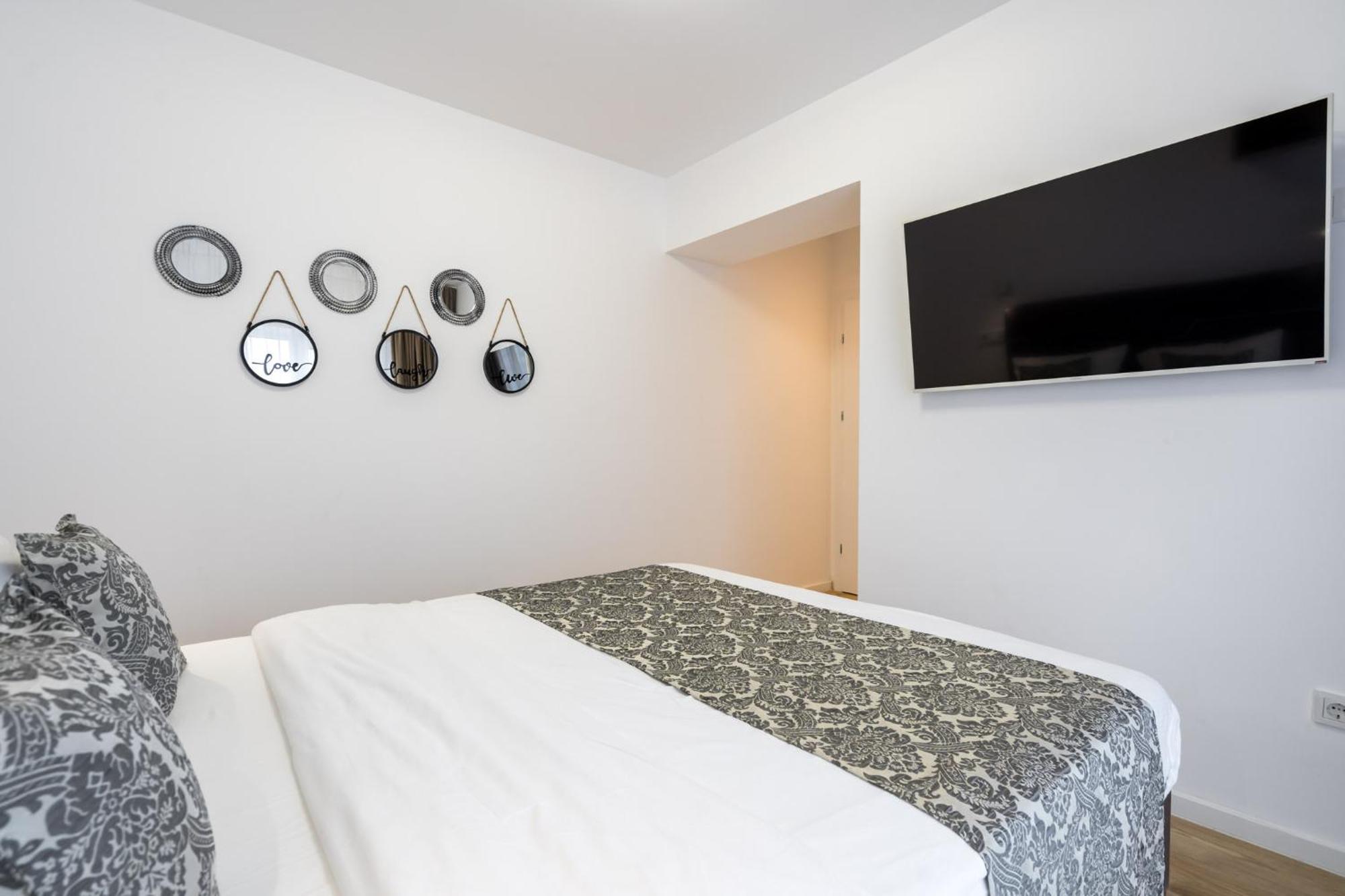 Apartment Breeze - Modern Escape In Pipera