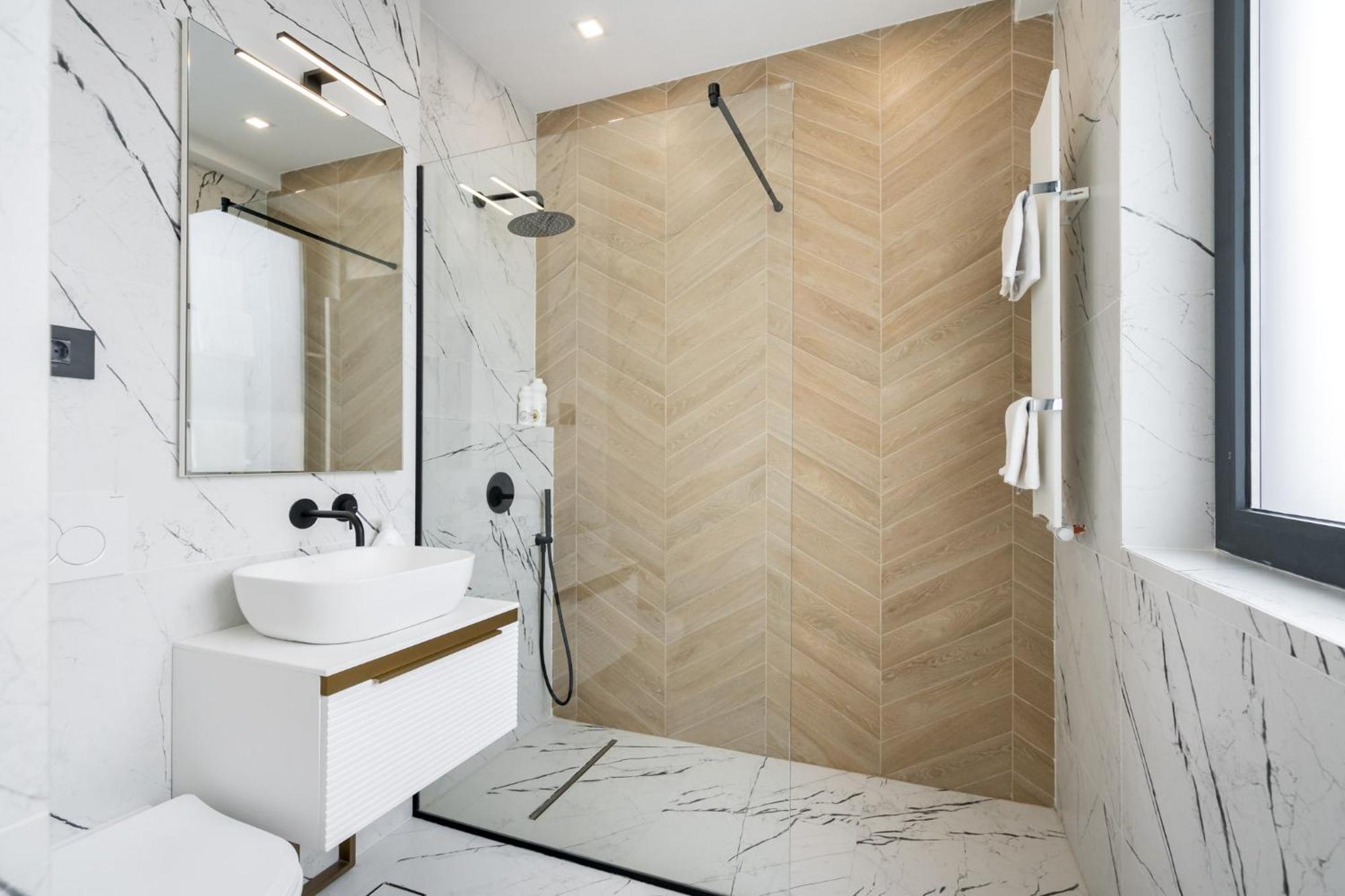 Eden - Elegant Retreat In Rosetti Luxury Apartment *