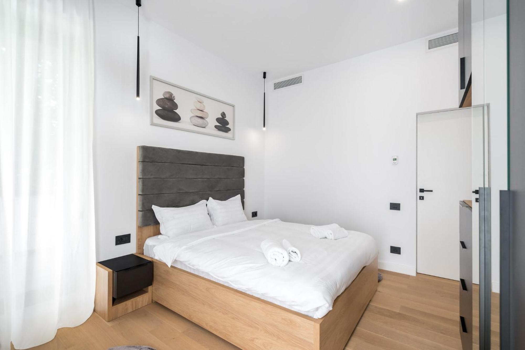 Eden - Elegant Retreat In Rosetti Luxury Apartment *