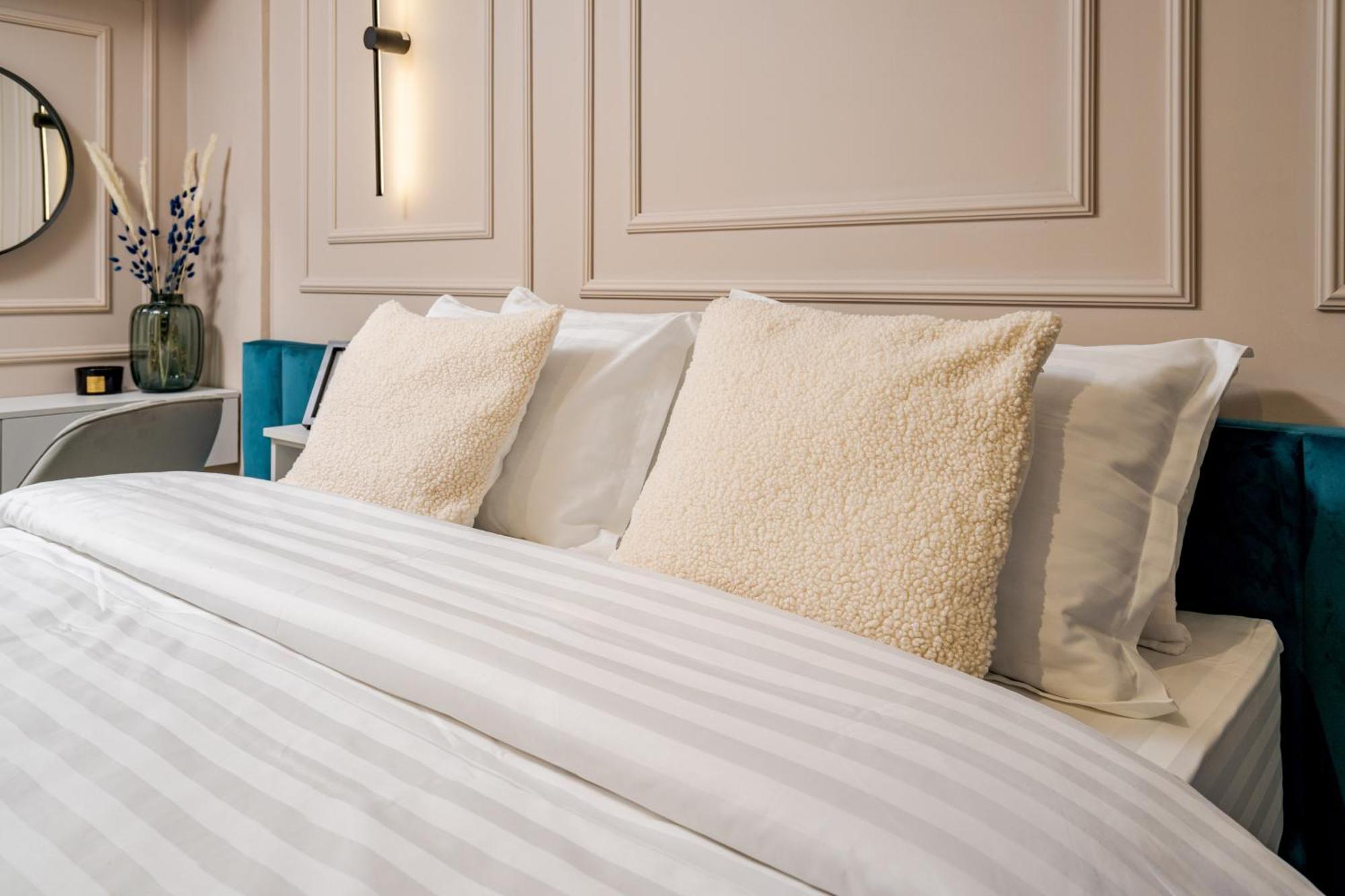 Designer - Ultracentral - Luxury Living Apartment