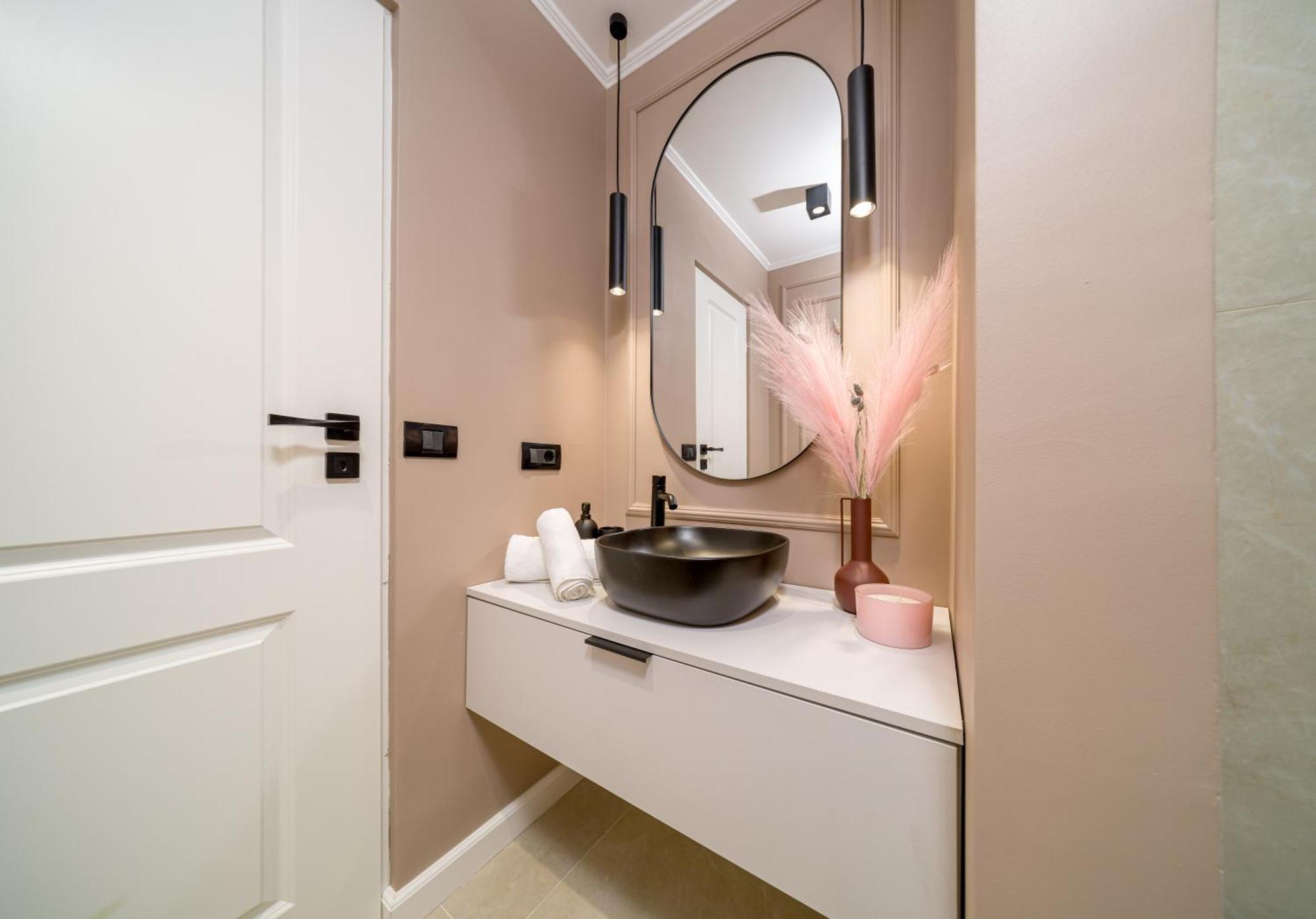 Designer - Ultracentral - Luxury Living Apartment