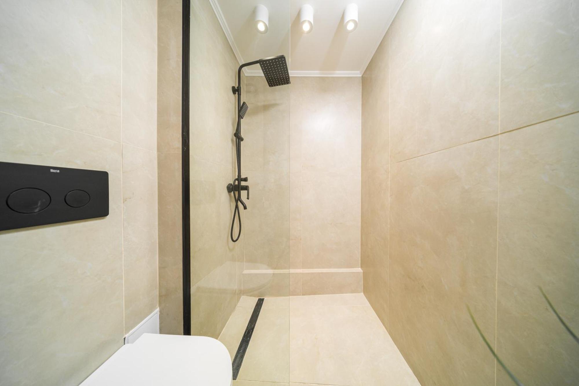 Designer - Ultracentral - Luxury Living *
