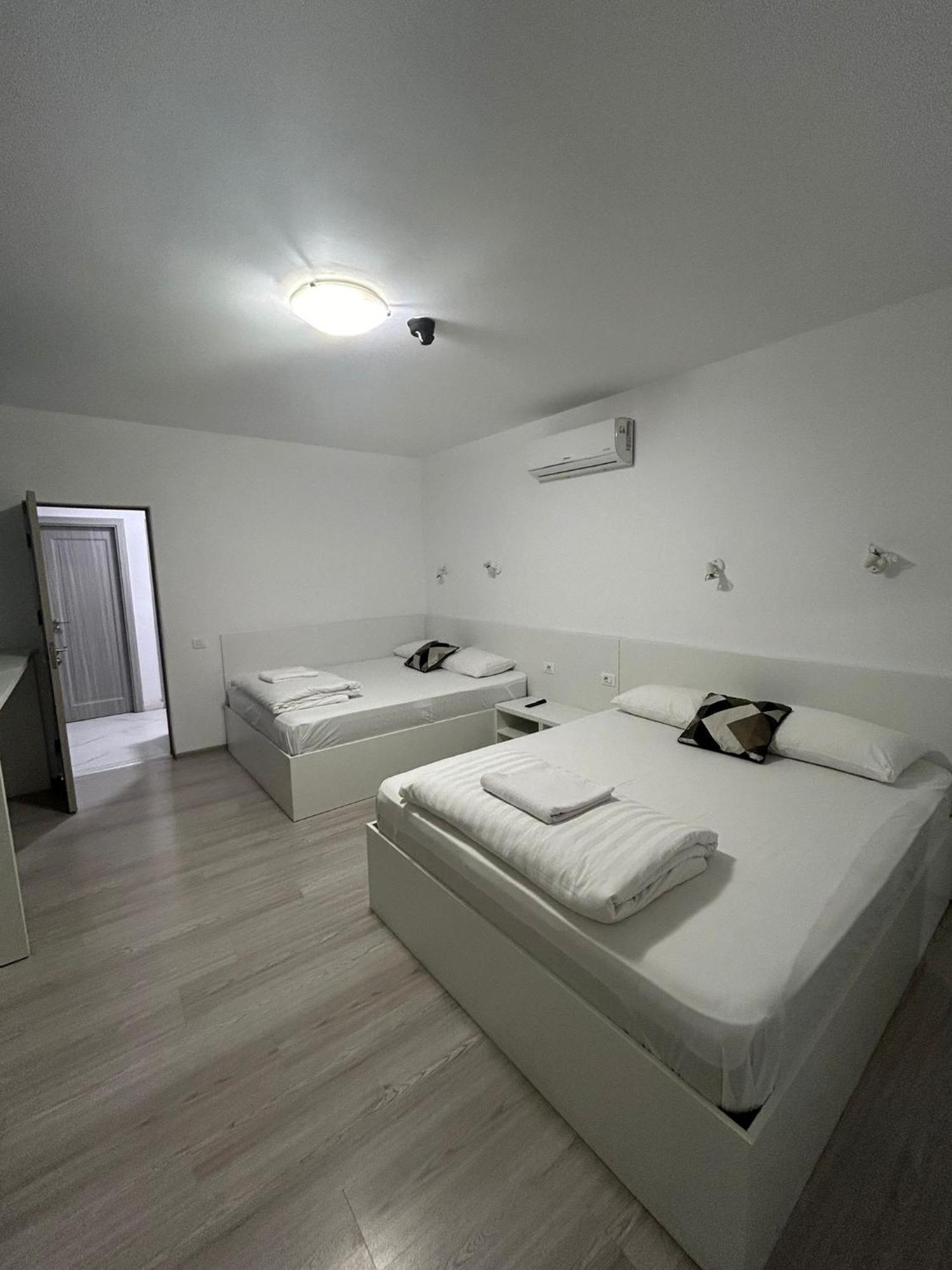 Continetal With Two Bed Apartament *