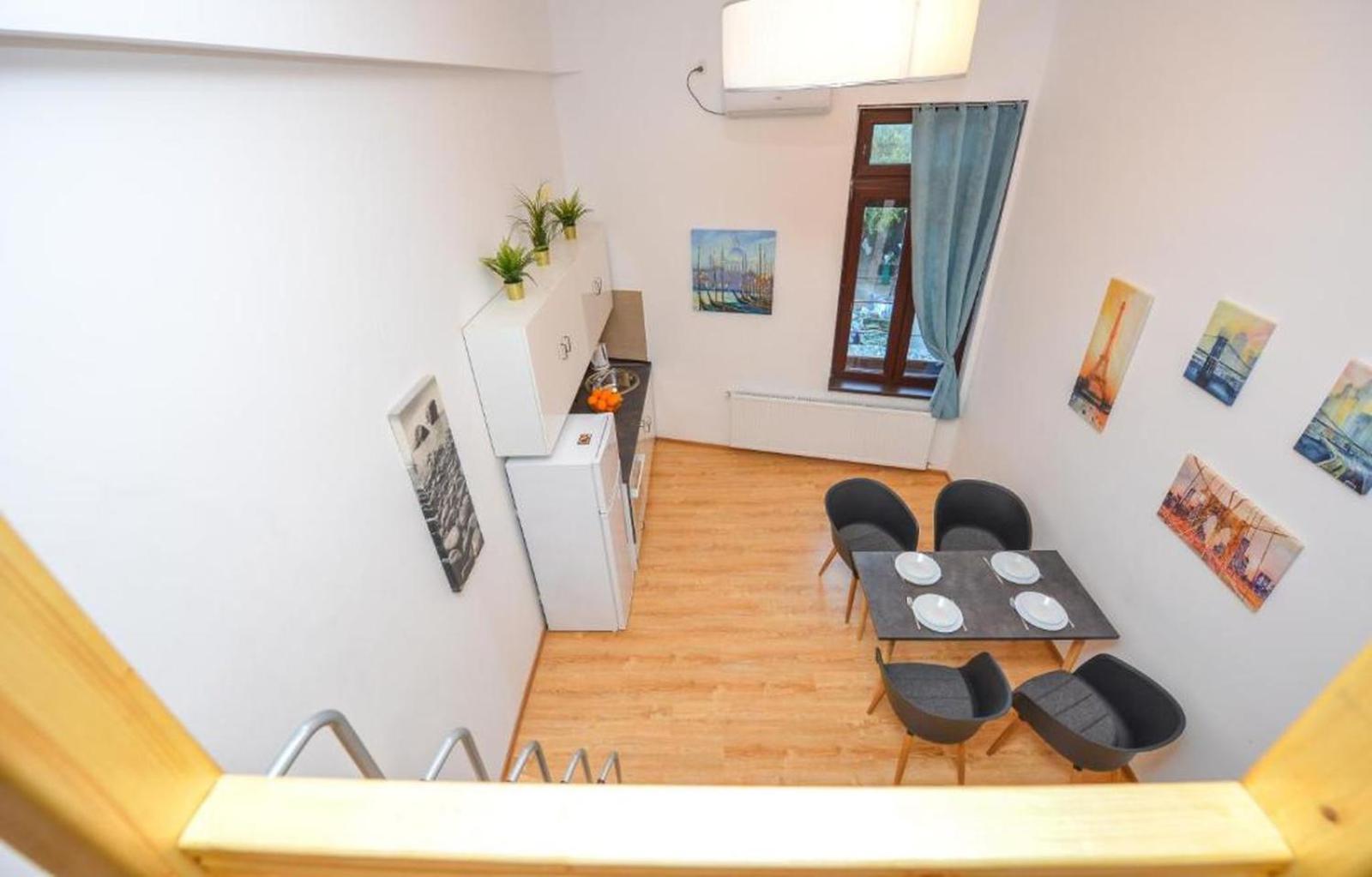 Experience Old Town Charm At Covaci 3br Apartment