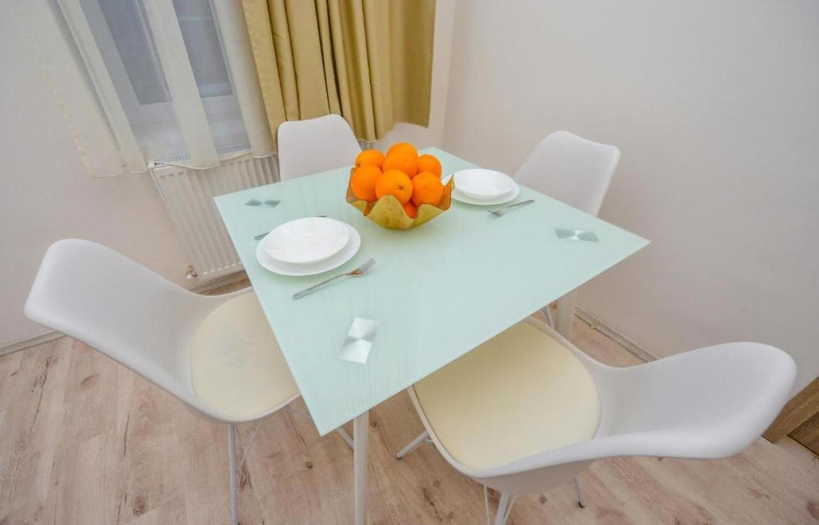 Experience Old Town Charm At Covaci 3br Apartment *