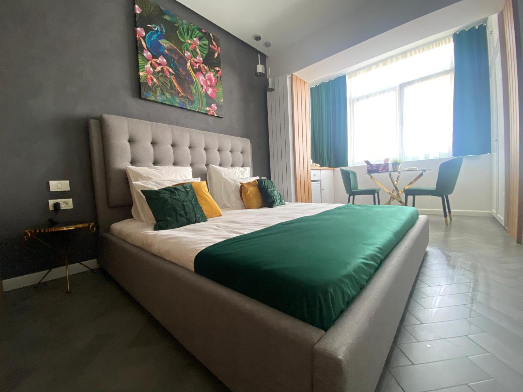 Eden Apartment *