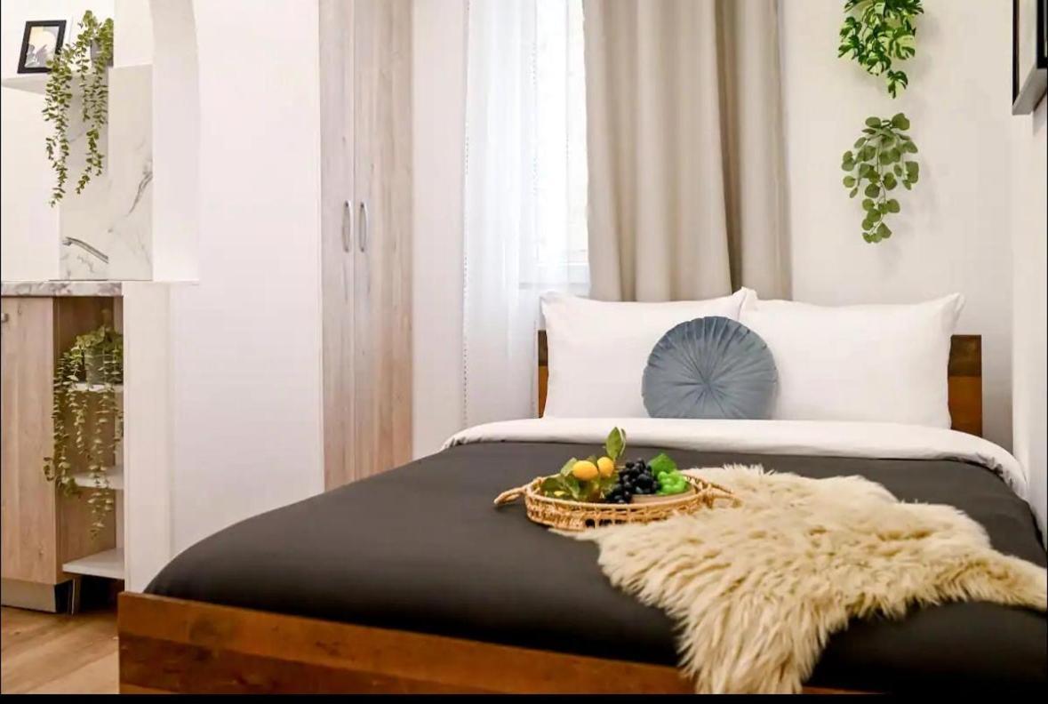 Fluidity - Refined 2br Retreat In Center Apartamento