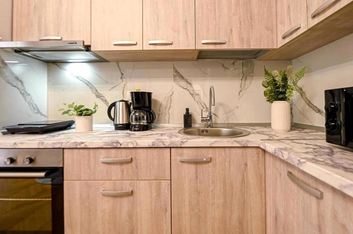 Fluidity - Refined 2br Retreat In Center Apartamento Bucareste