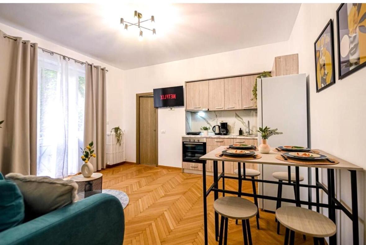 Apartamento Fluidity - Refined 2br Retreat In Center Bucareste