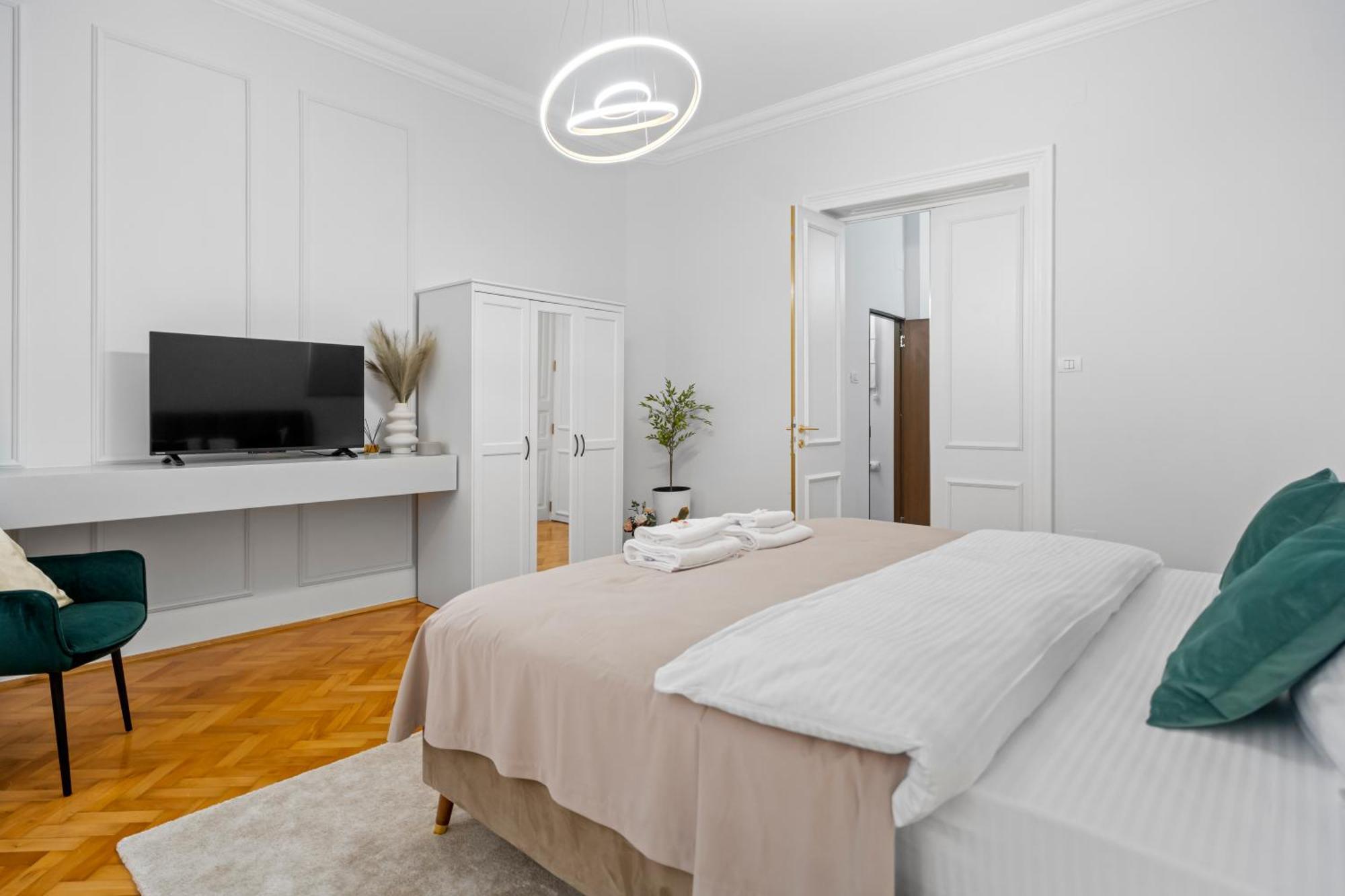 Zen With Self Check-in & Private Parking * Bucareste