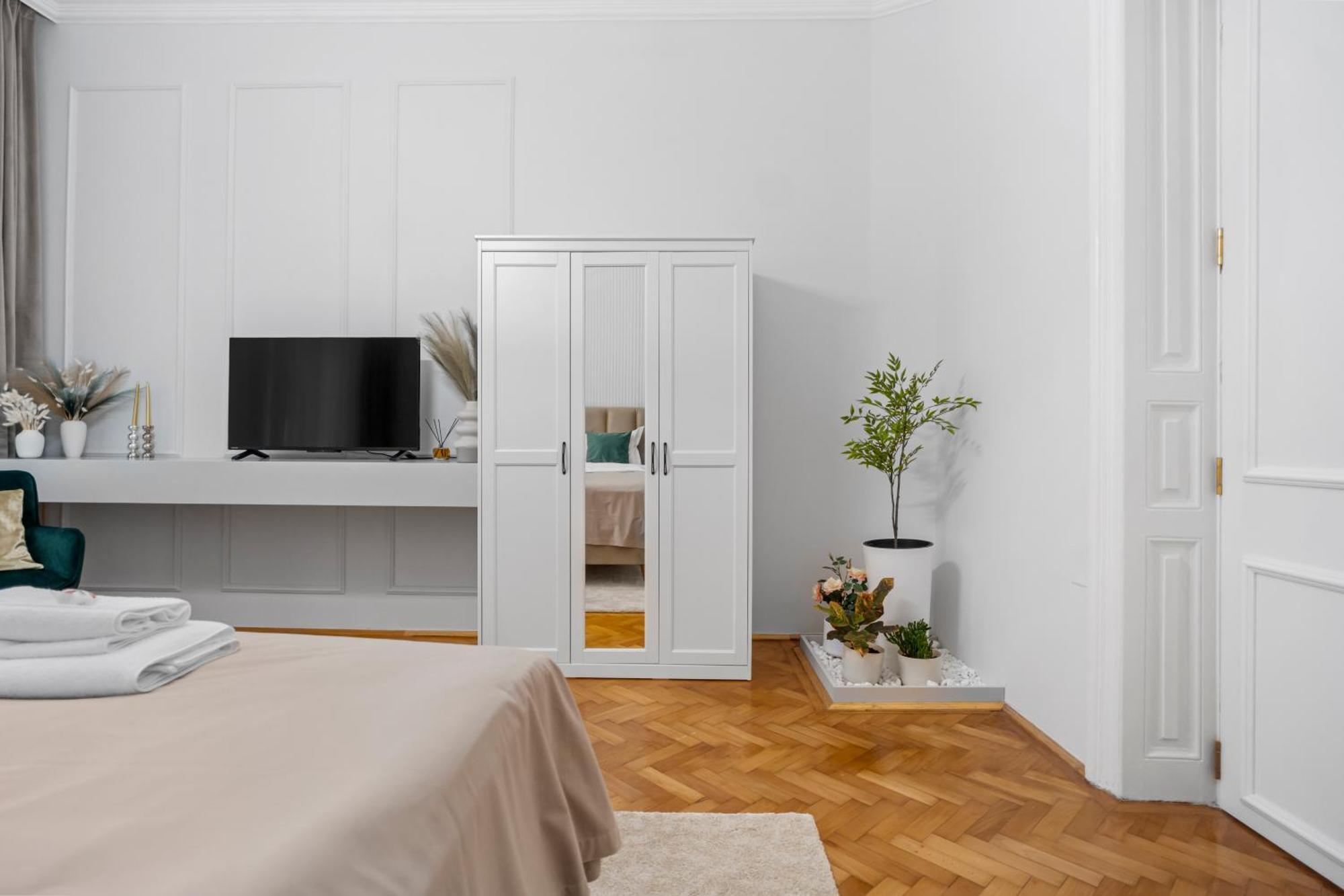 Apartment Zen With Self Check-in & Private Parking Bucharest