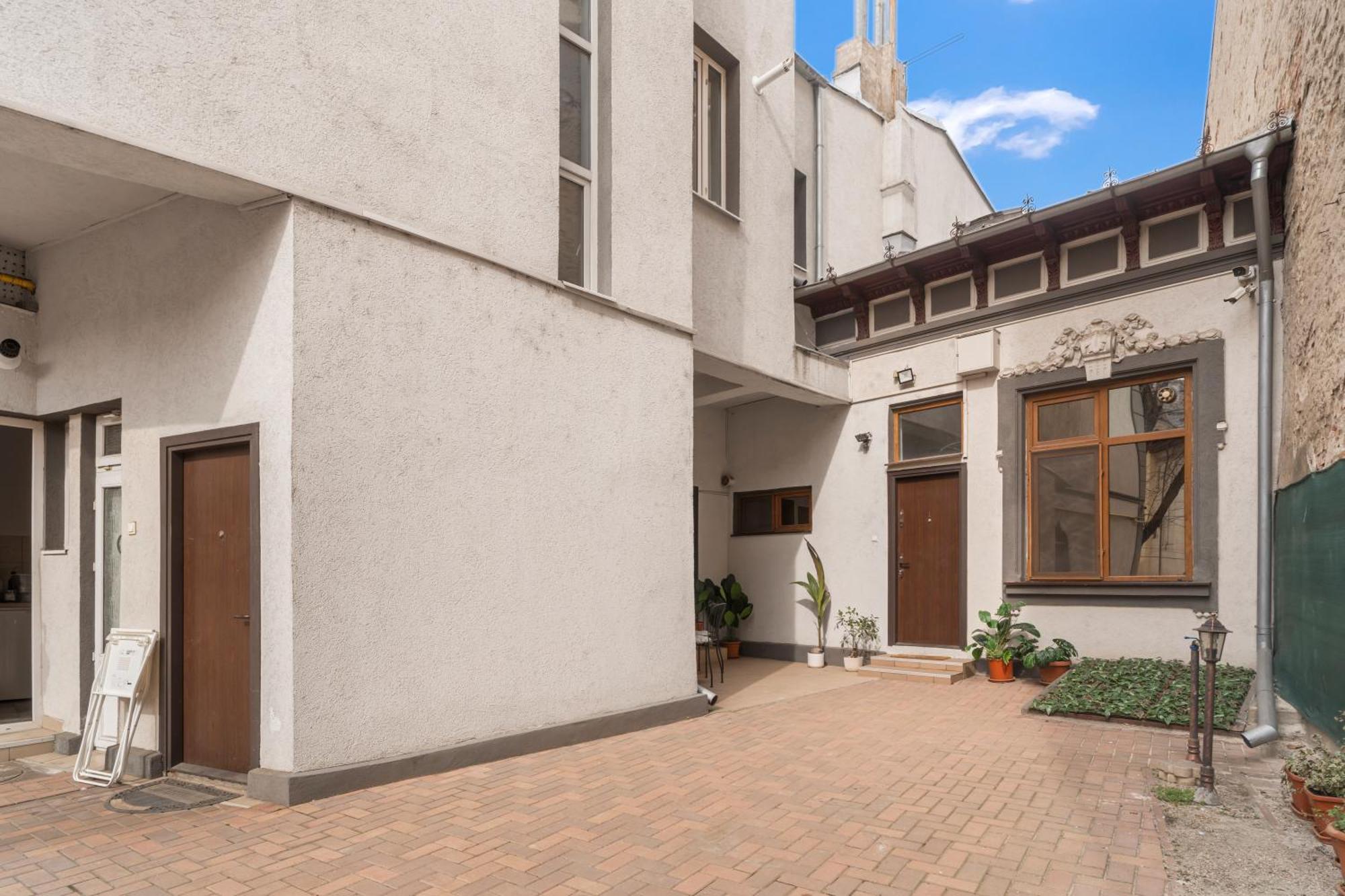 Zen With Self Check-in & Private Parking Apartment