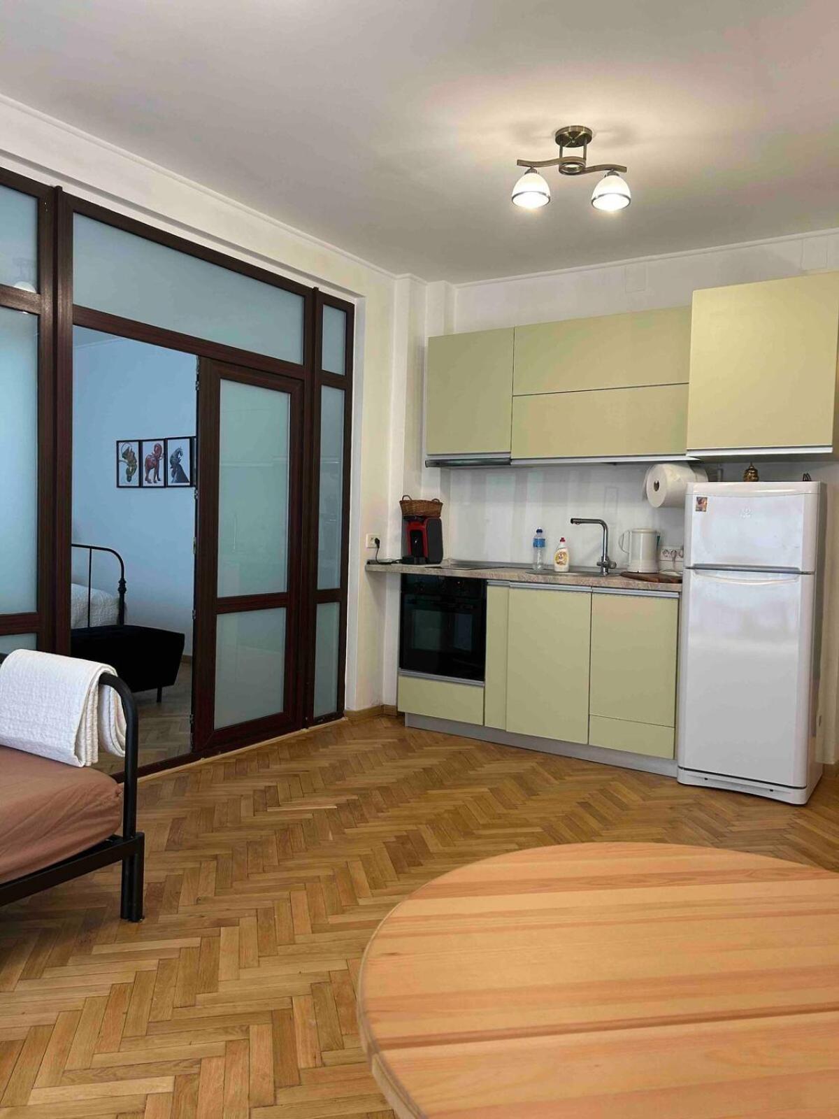 60sq Old Center Flat