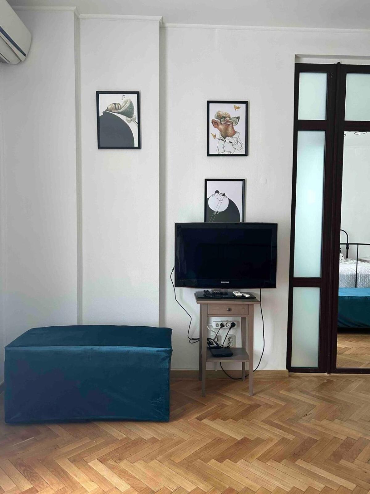 60sq Old Center Flat