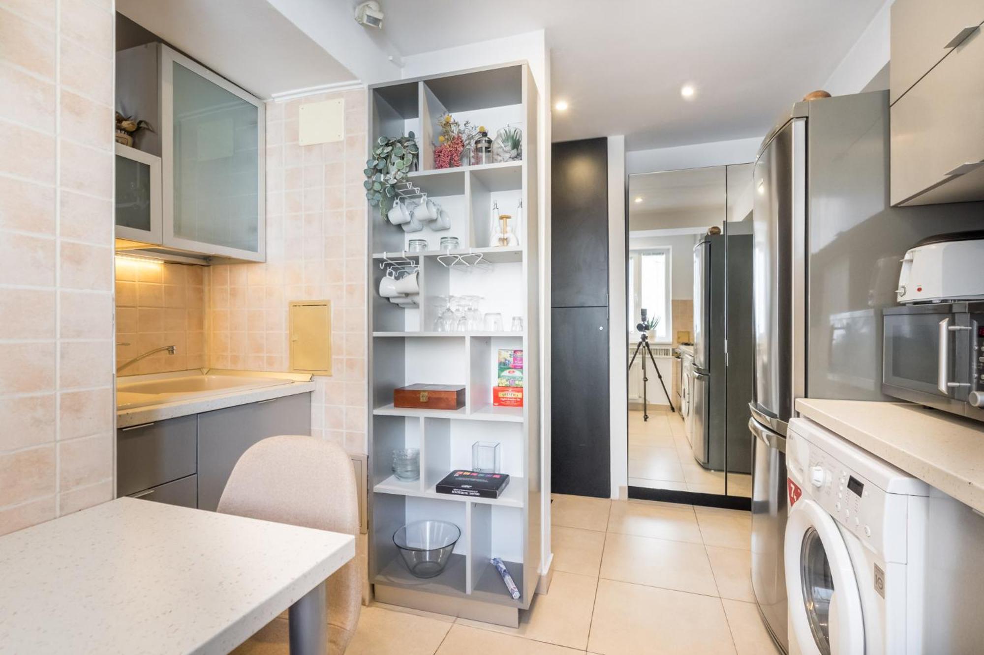 Shangri La Apartment *