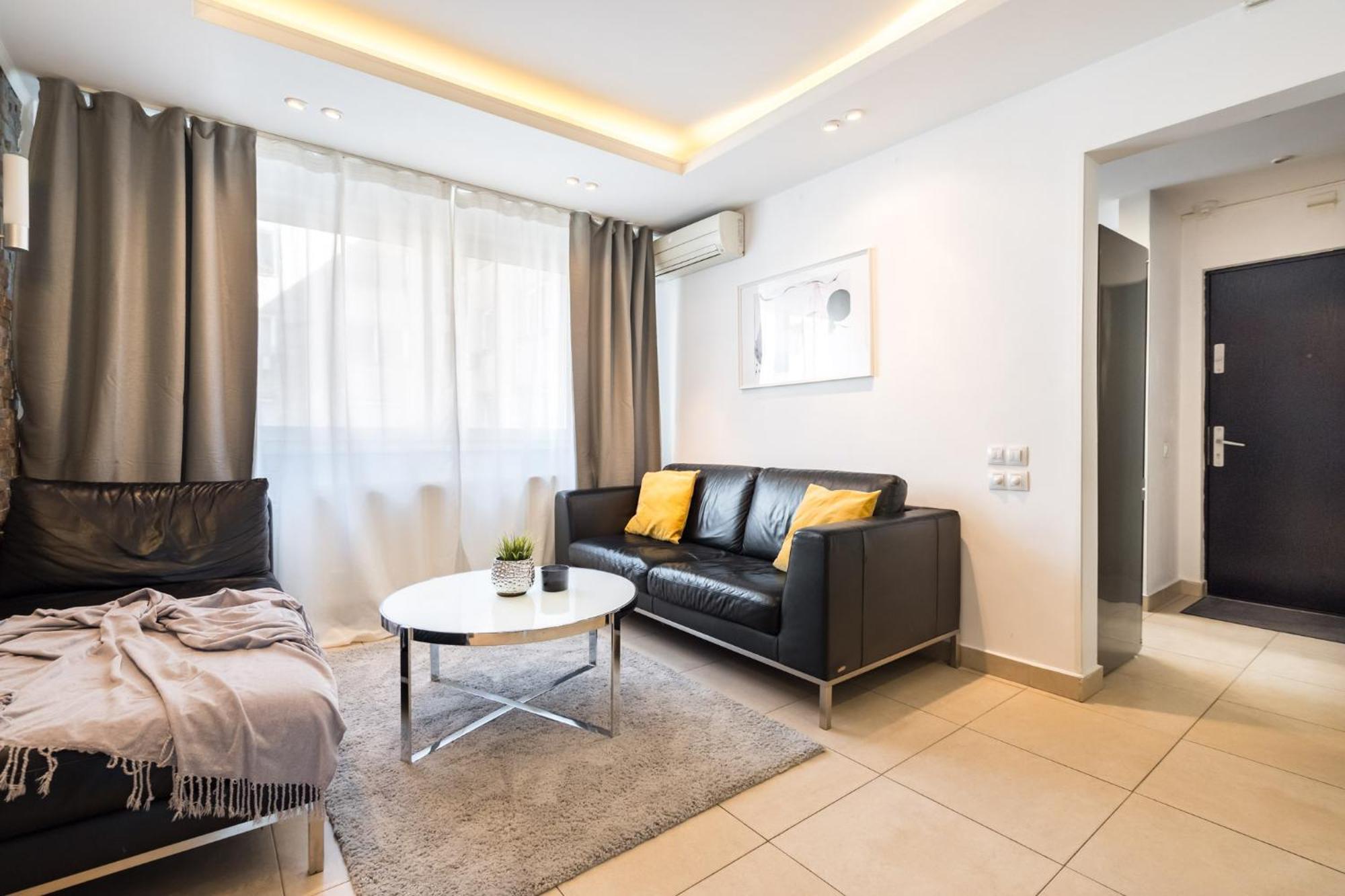 Shangri La Apartment *
