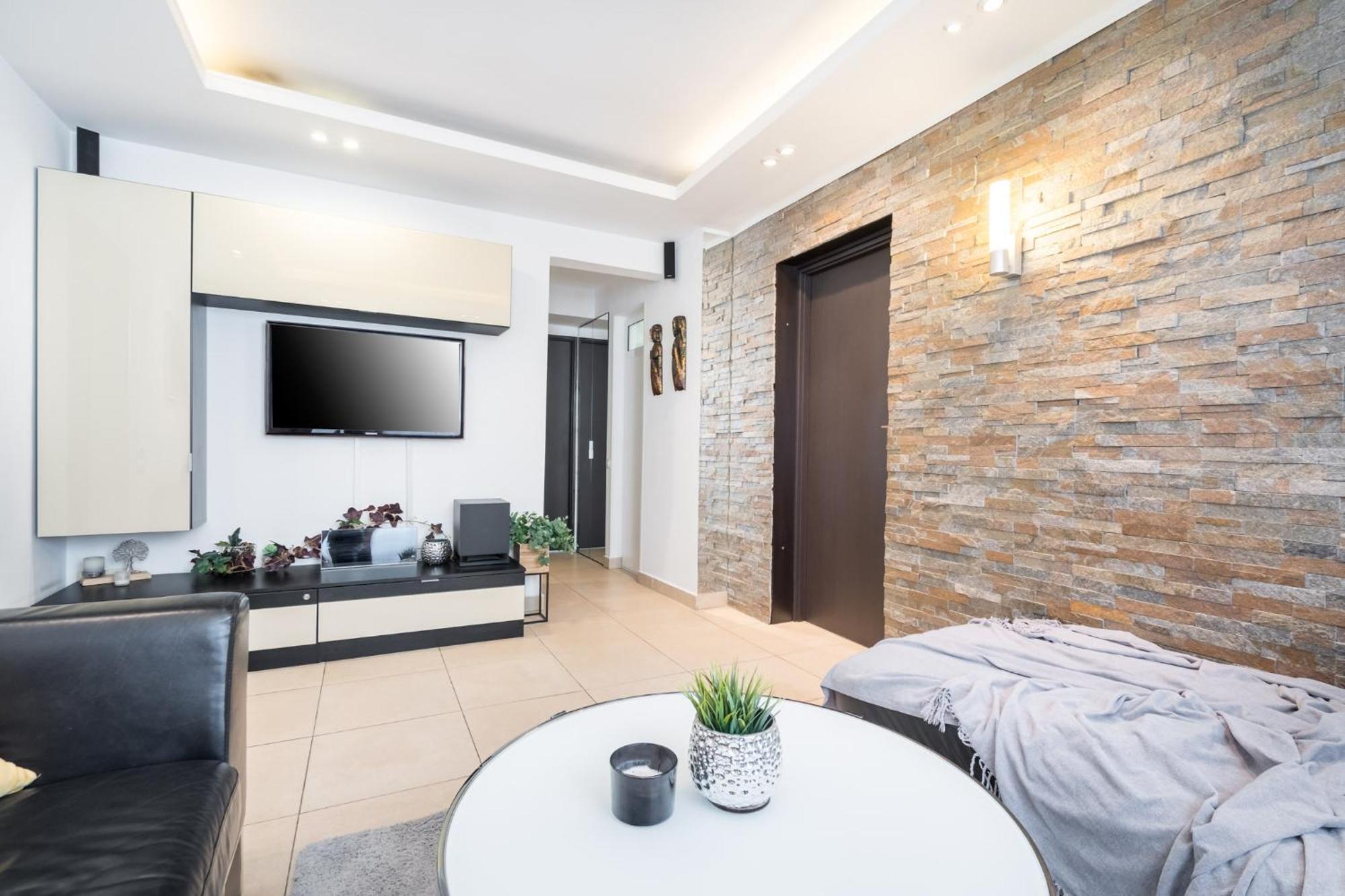 Shangri La Apartment