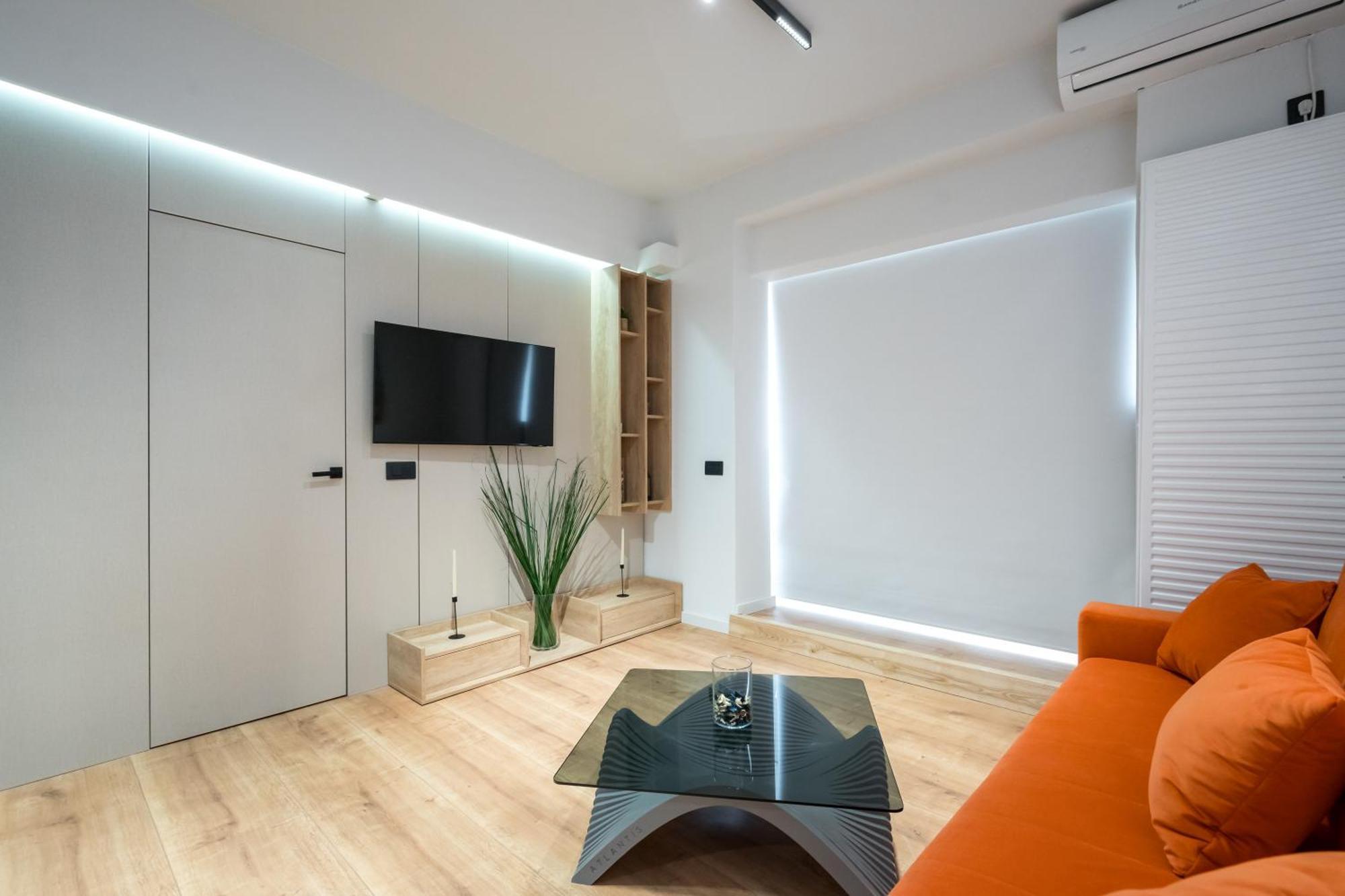 Tangerine Center Apartment