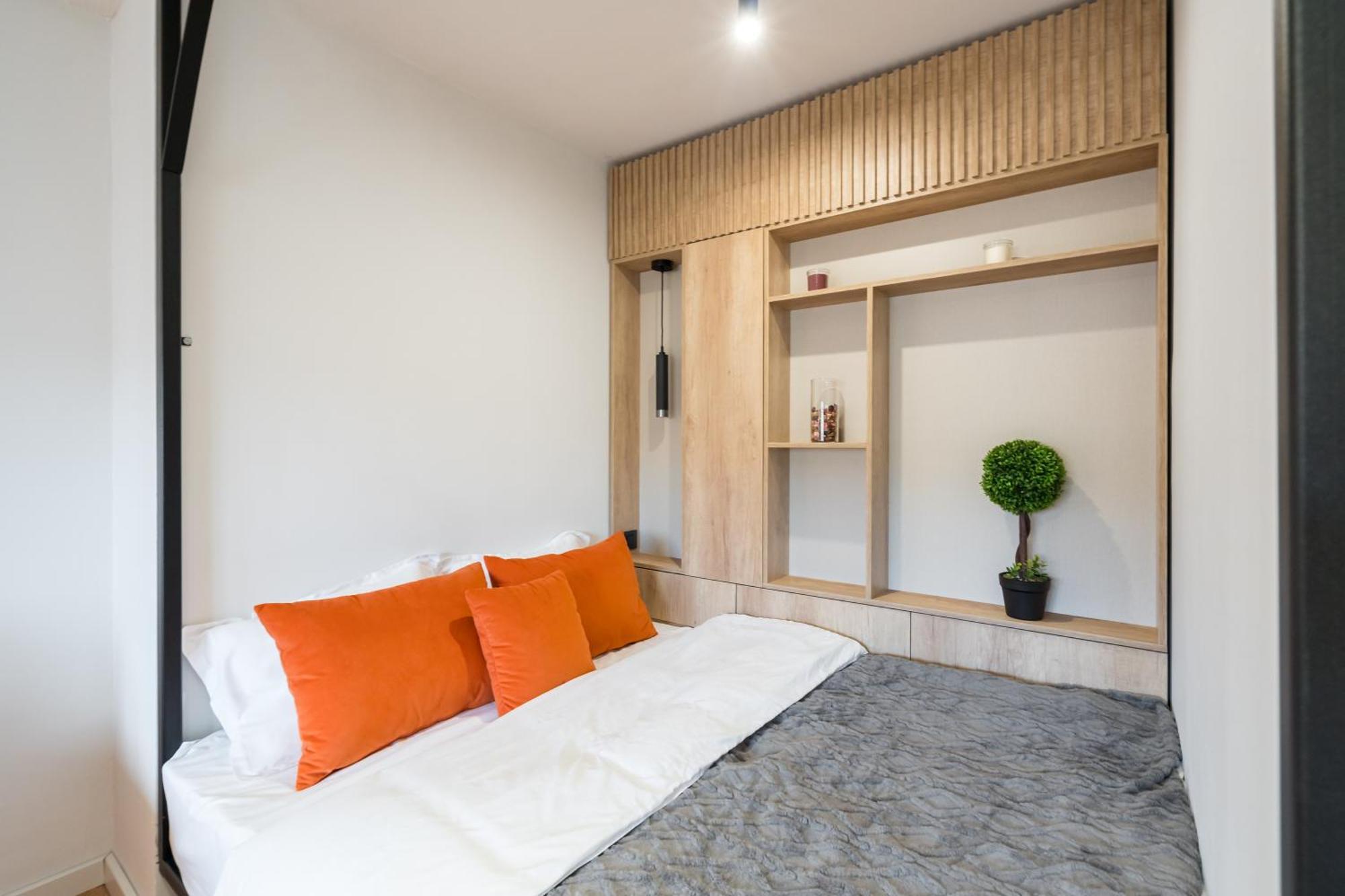 Tangerine Center Apartment