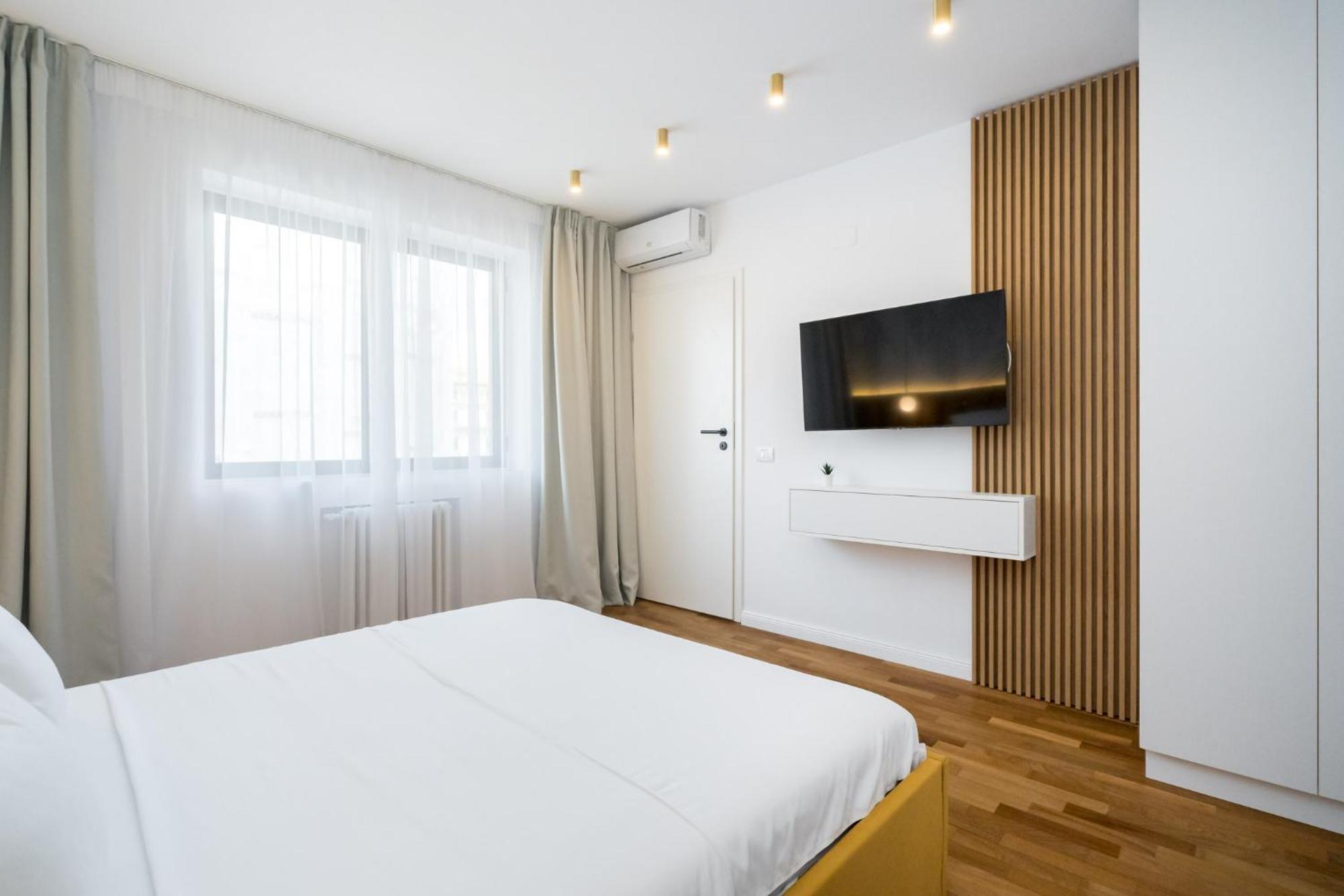 The Artist Center Apartment