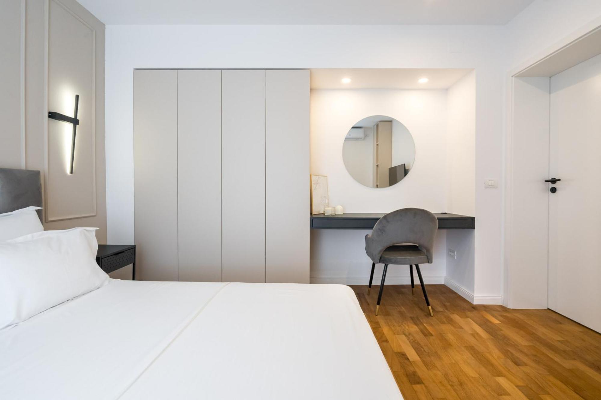 The Artist Center Apartment *