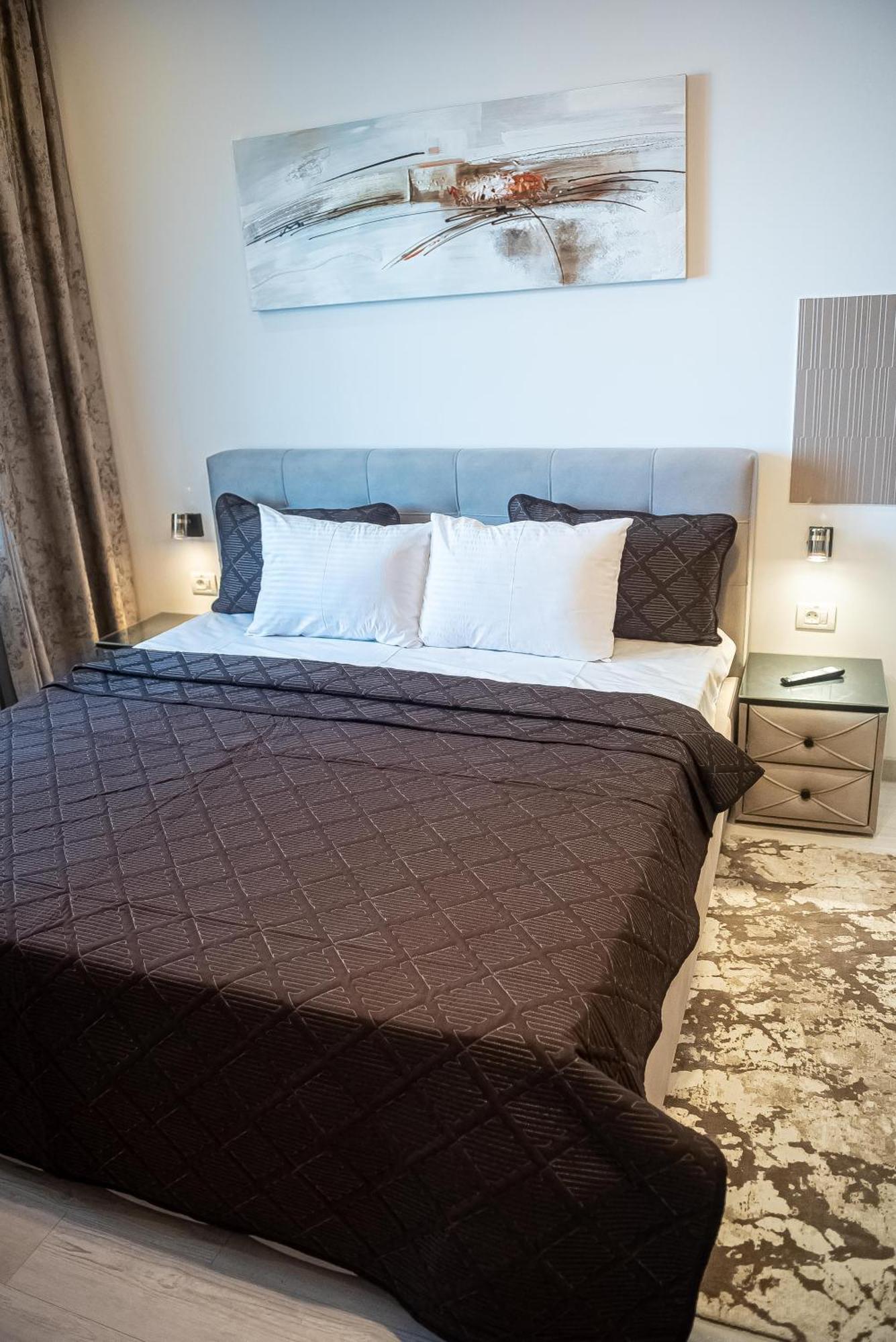 Deluxe & With Many Facilities *