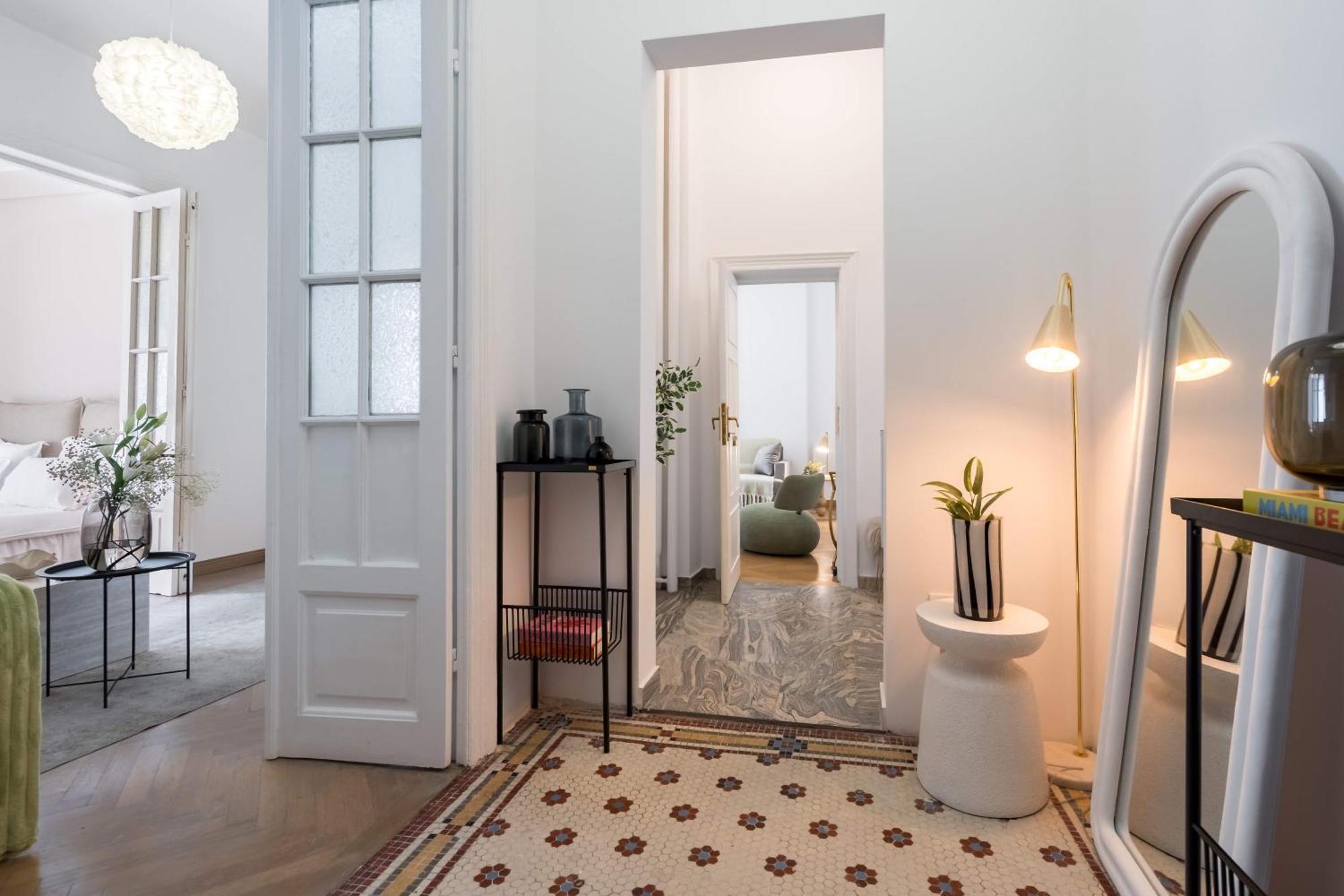 Stunning 3br - Balcony Overlooking Calea Victoriei *