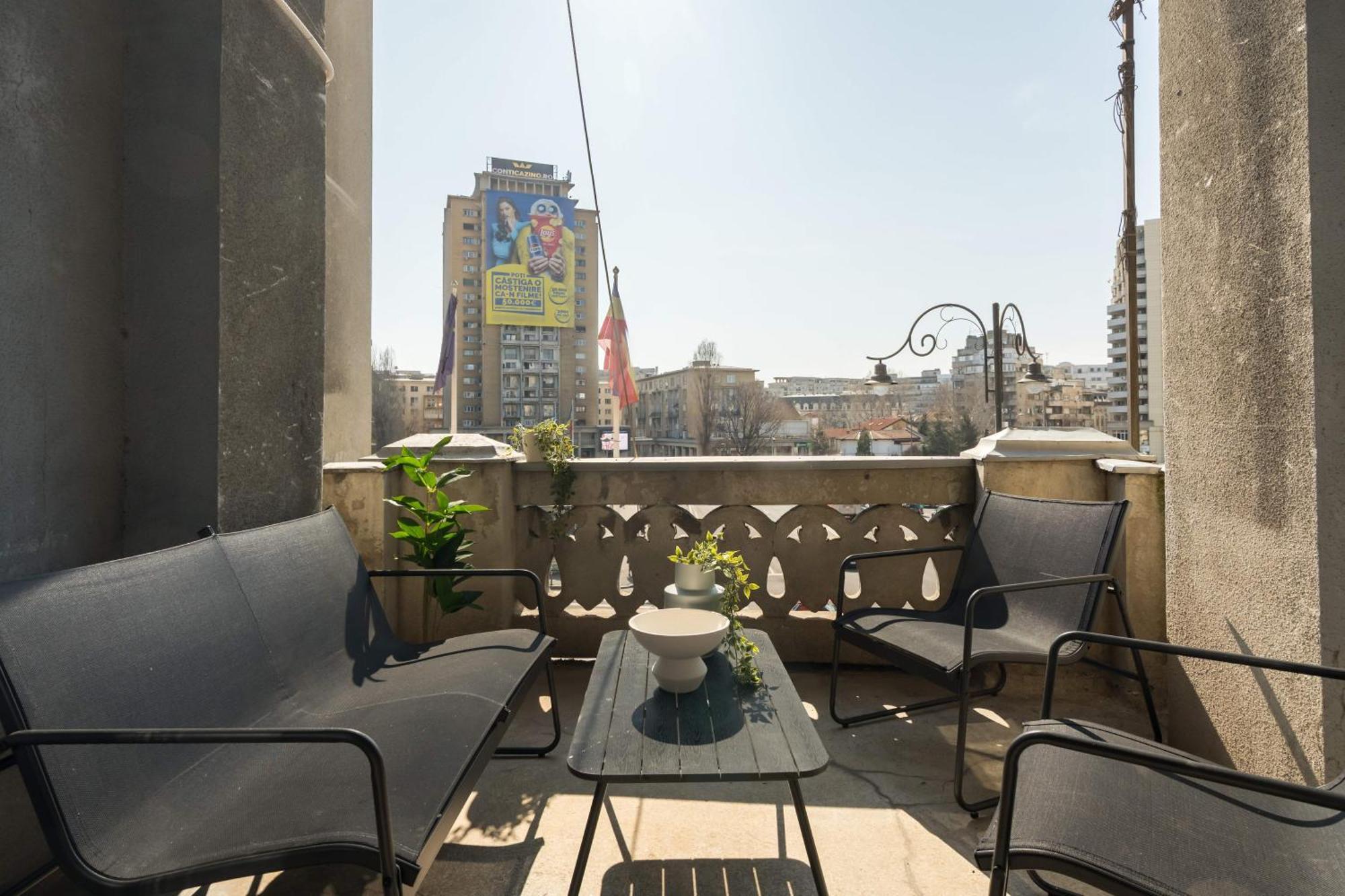 Stunning 3br - Balcony Overlooking Calea Victoriei * Bucharest