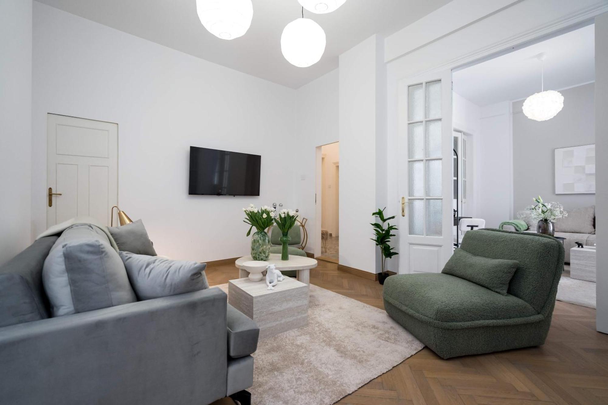 Stunning 3br - Balcony Overlooking Calea Victoriei Apartment