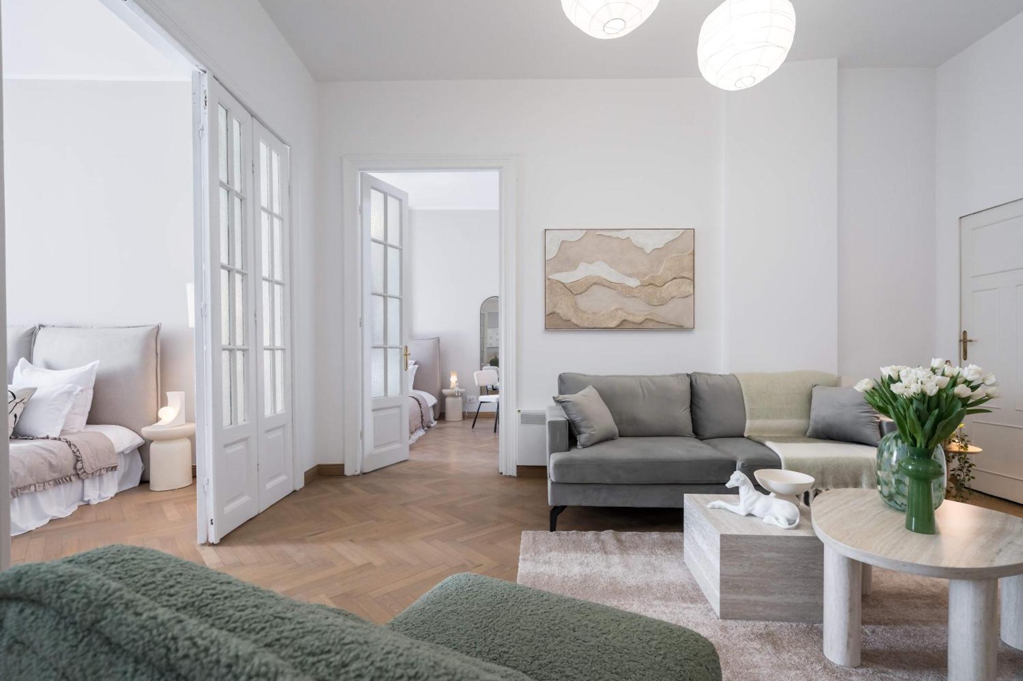 Stunning 3br - Balcony Overlooking Calea Victoriei Apartment