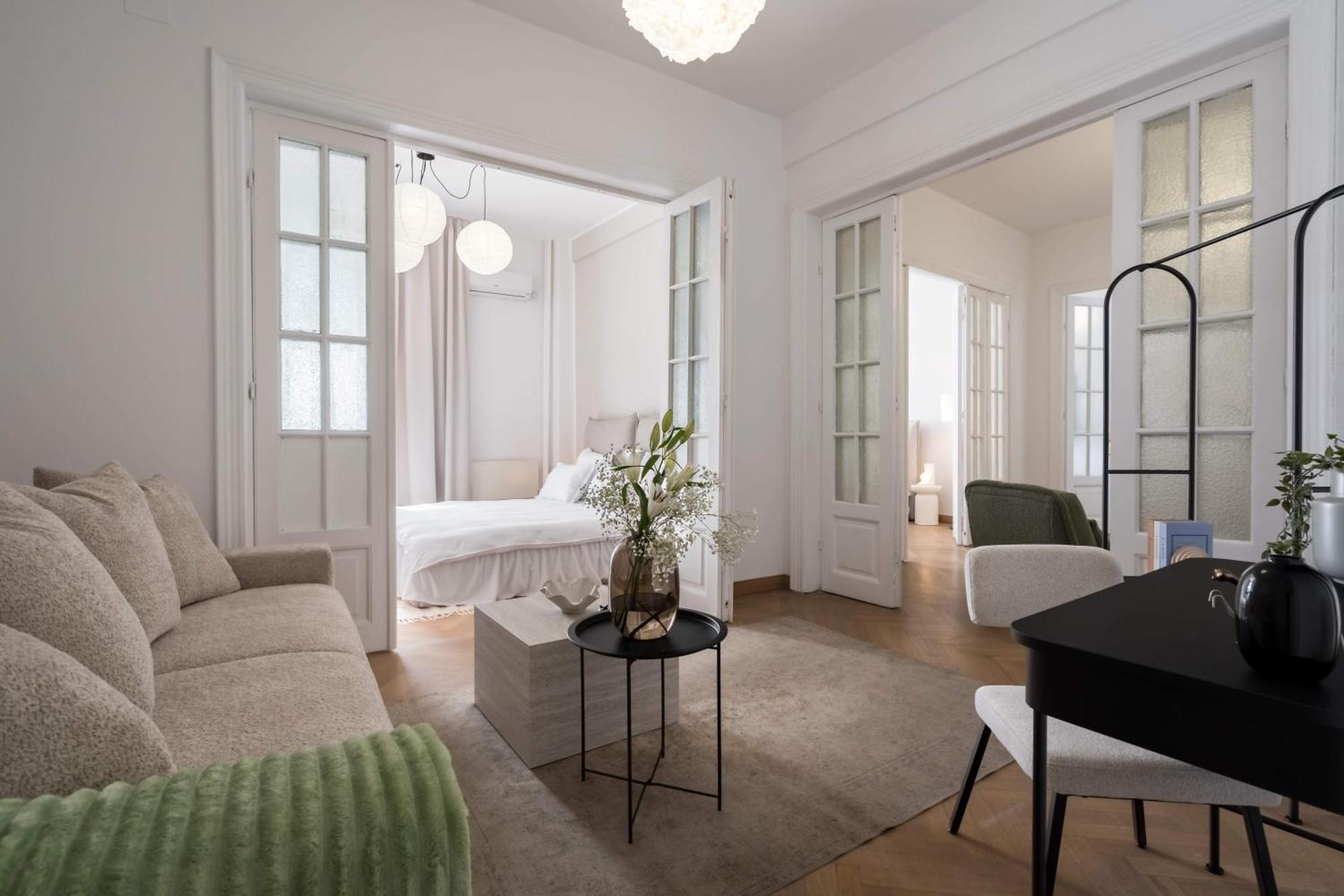 Stunning 3br - Balcony Overlooking Calea Victoriei Apartment Bucharest