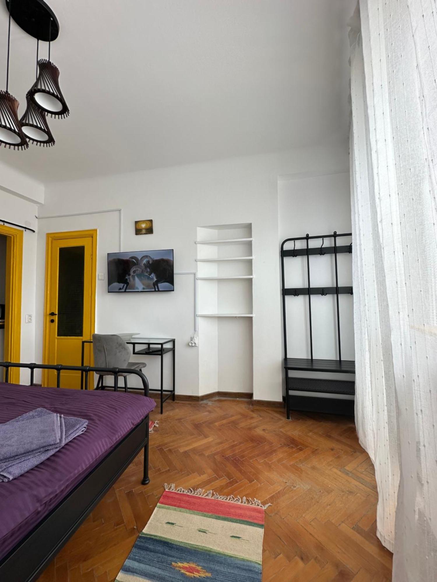 Point 0 Of Traveling In Apartment *