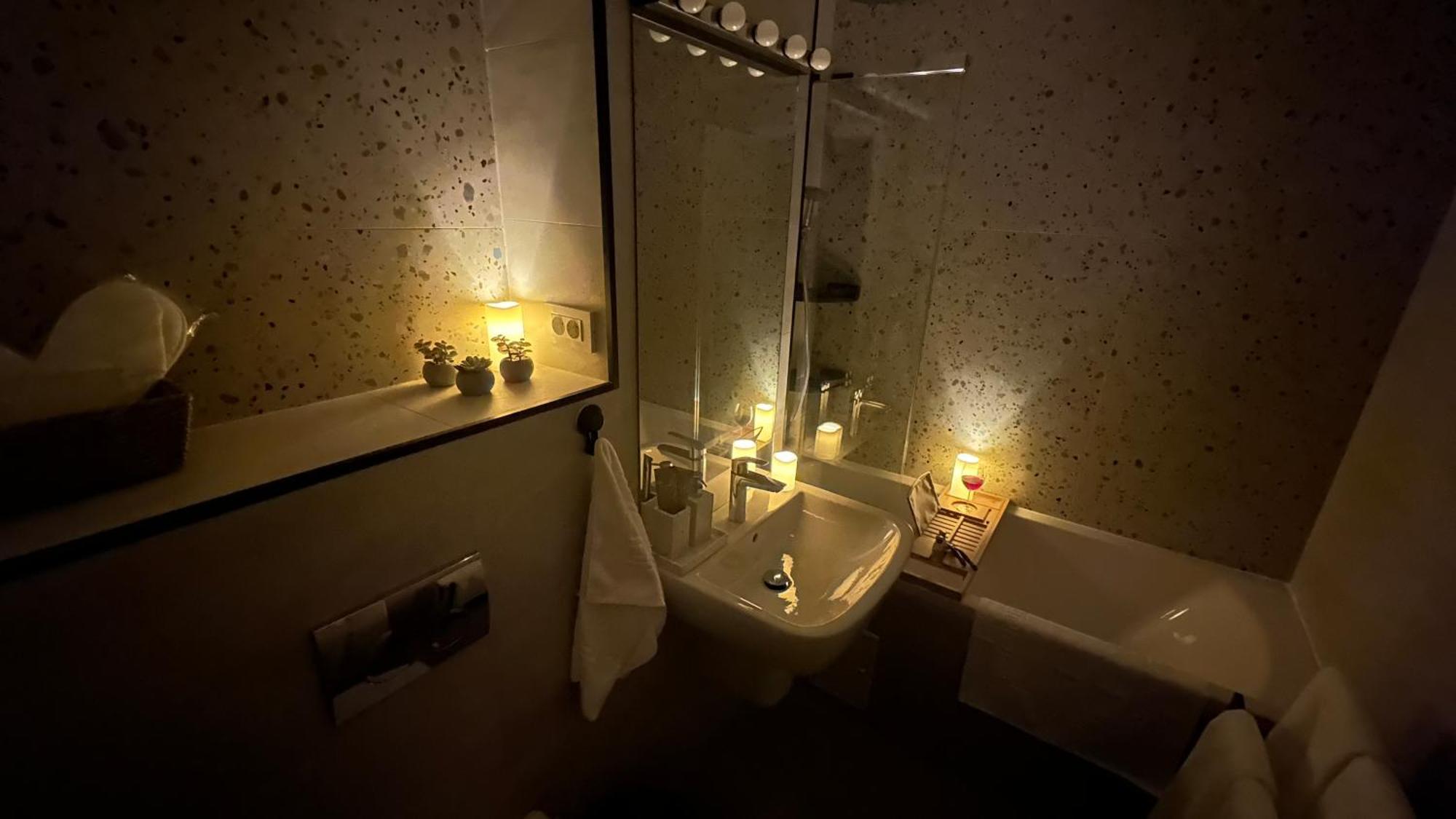 Exigent Plaza - Free Parking Apartment