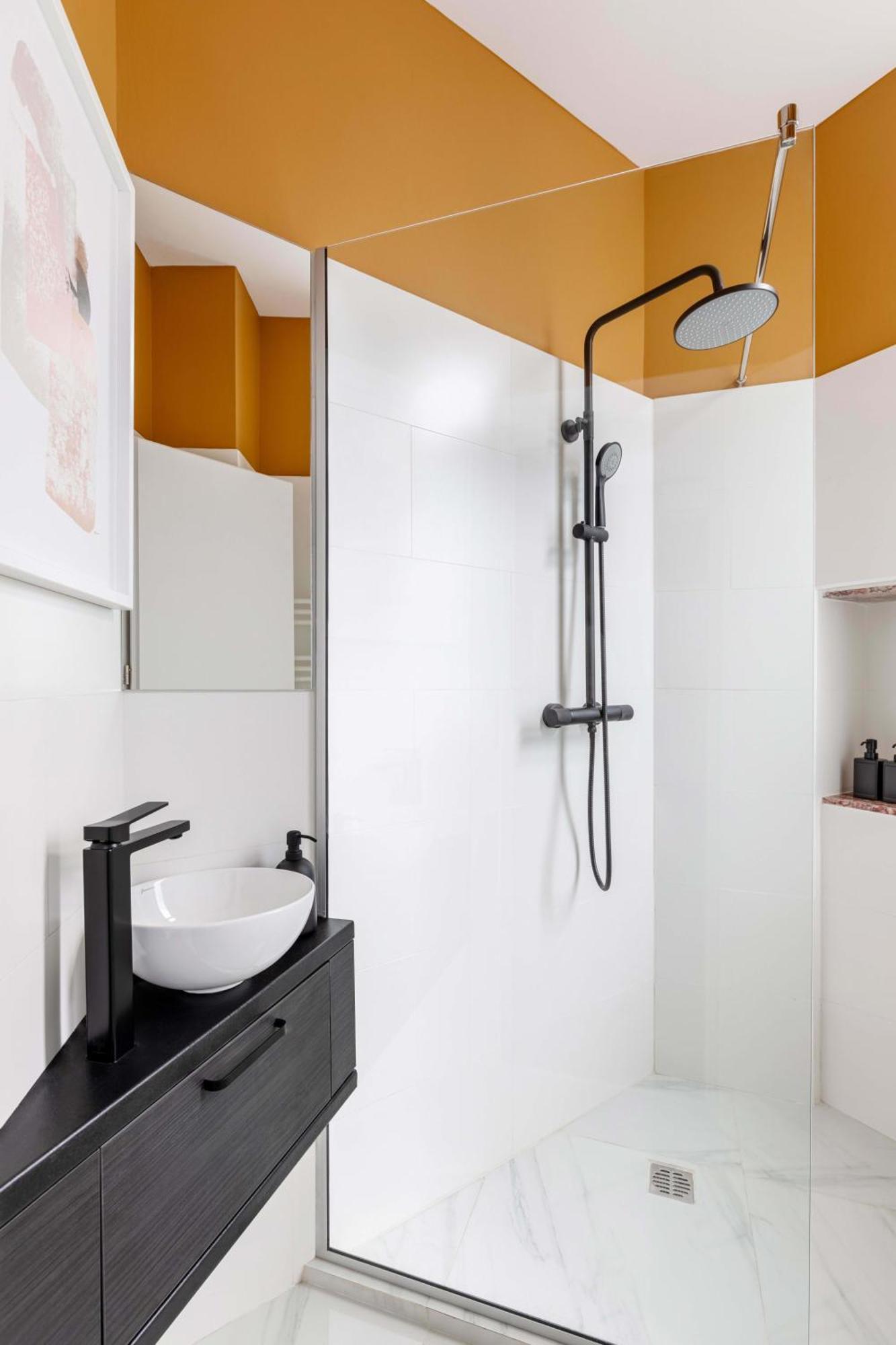 Gorgeous & Bright 2br - Steps From Old Town Apartment