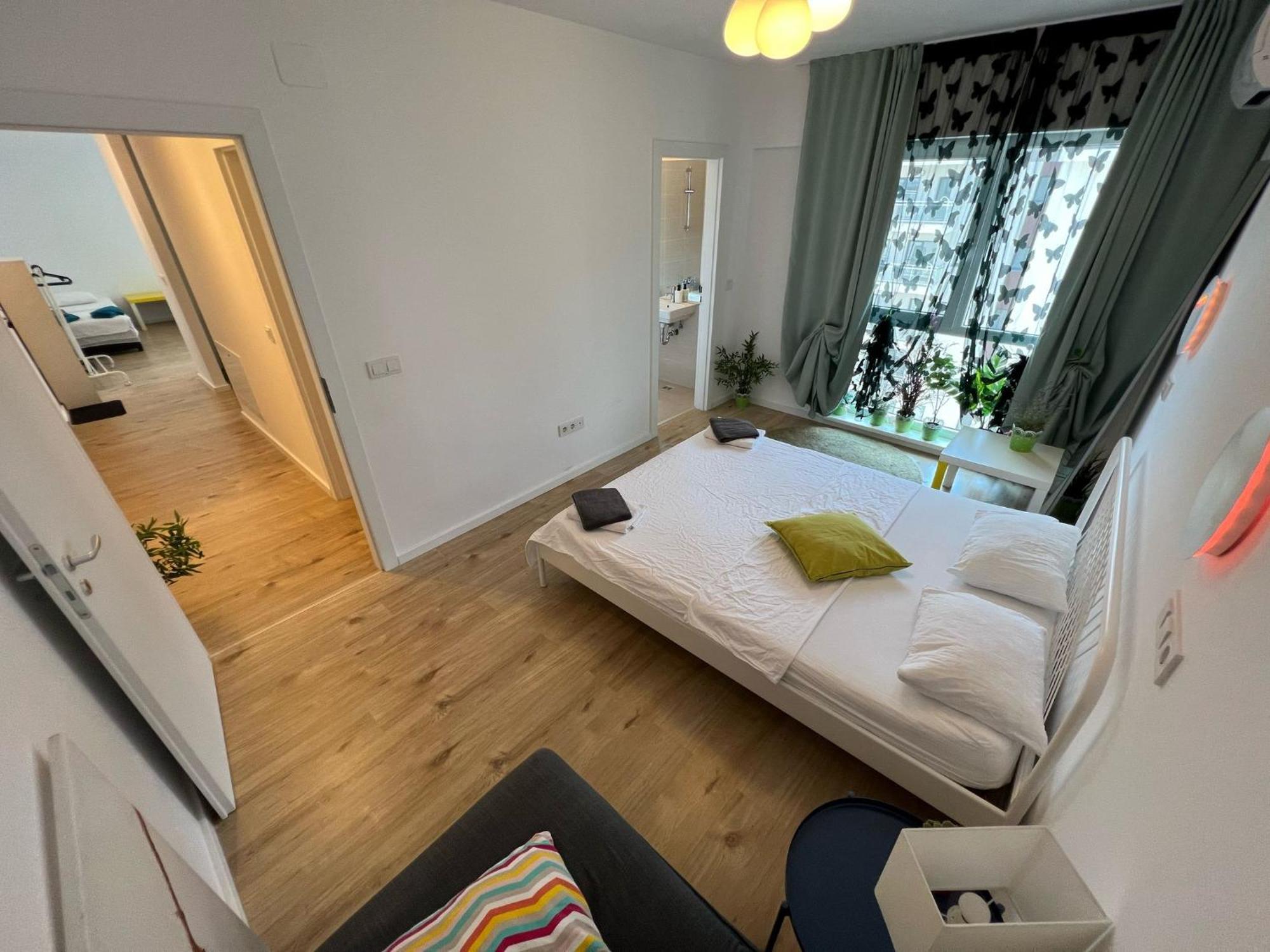 Apartment 109-5 With Roof View