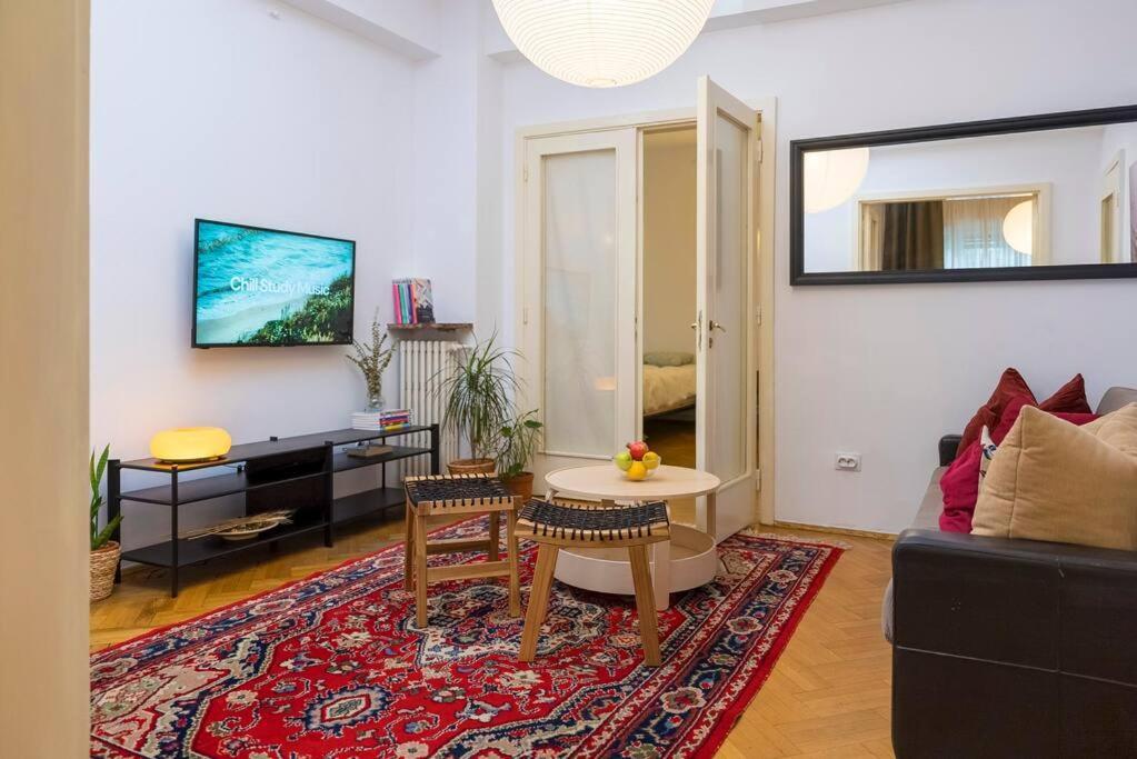 Ultra-central Square Apartment